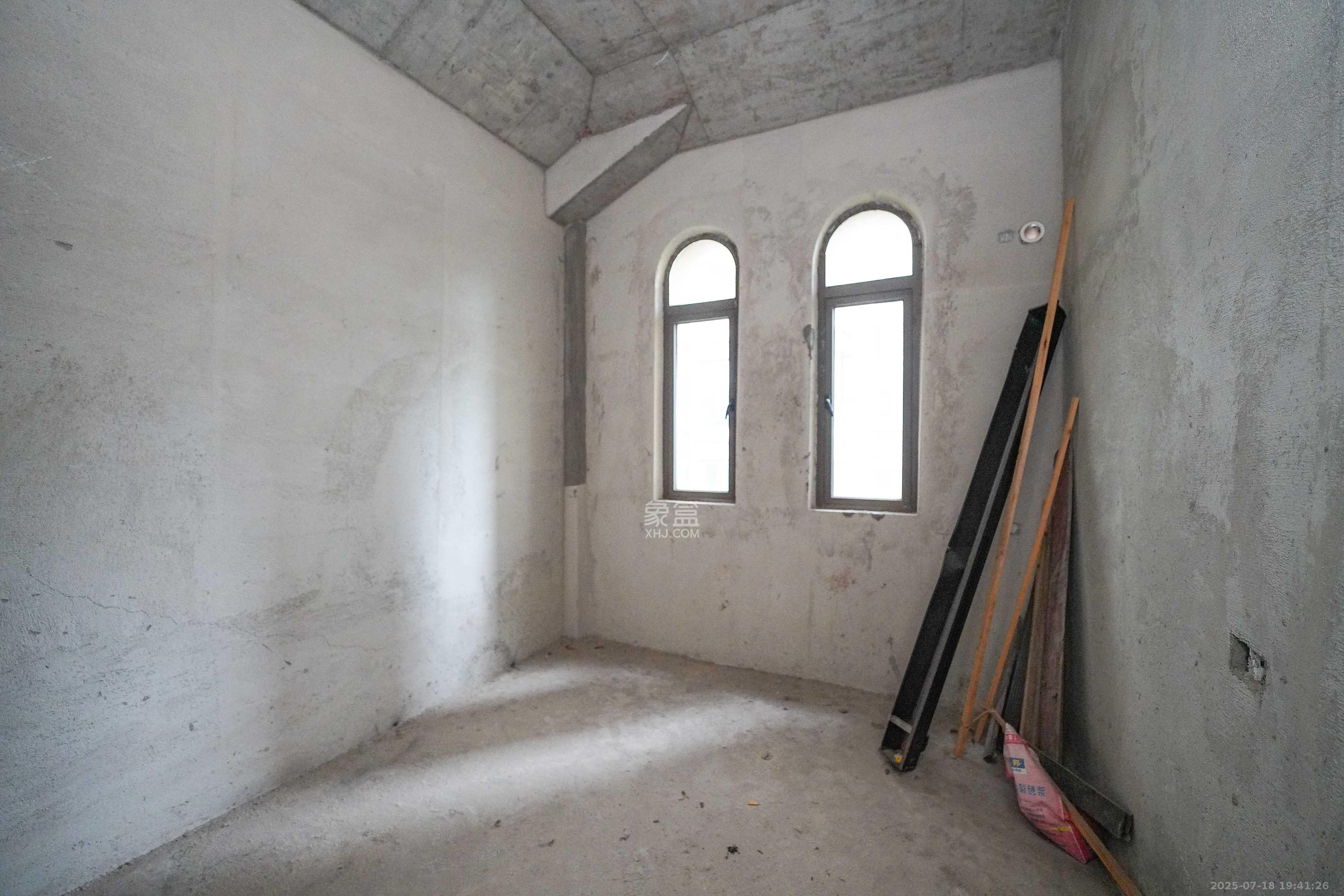 碧桂园公园壹号(凯怡茗苑)  5室2厅4卫    286.0万 碧桂园公园壹号(凯怡茗苑)  5室2厅4卫    286.0万卧室