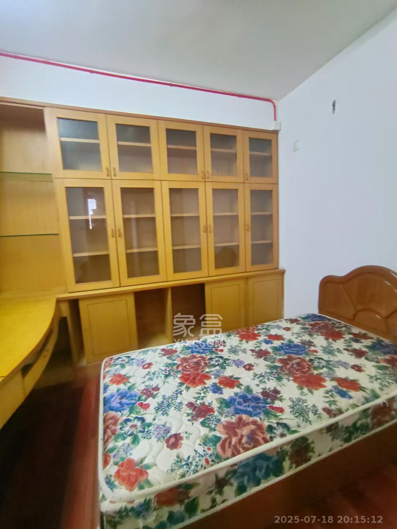 向韶村 2室1厅1卫 2500.0元/月 向韶村 2室1厅1卫 2500.0元/月室内图