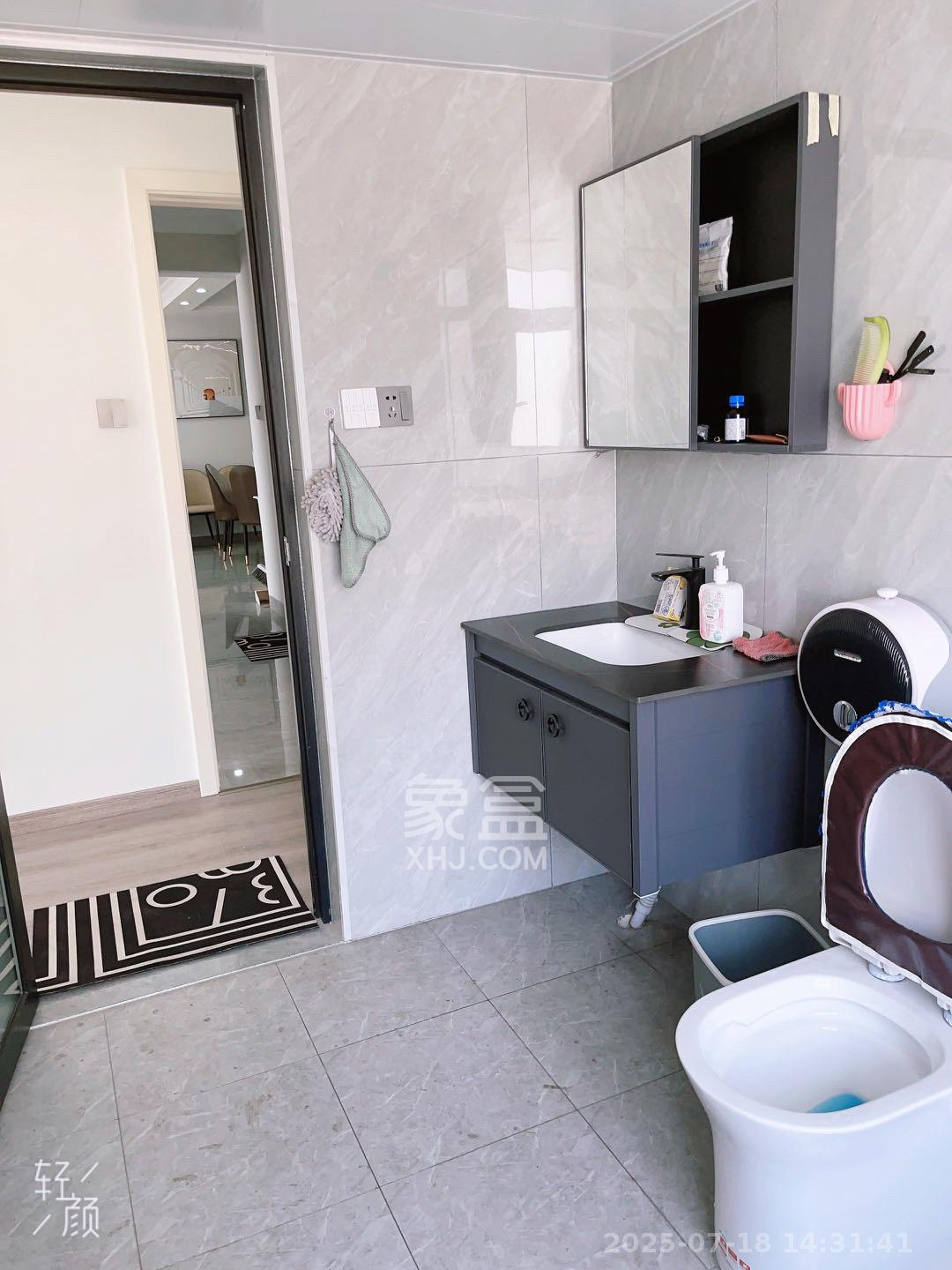 骏景豪庭  3室2厅2卫    2200.0元/月 骏景豪庭  3室2厅2卫    2200.0元/月室内图