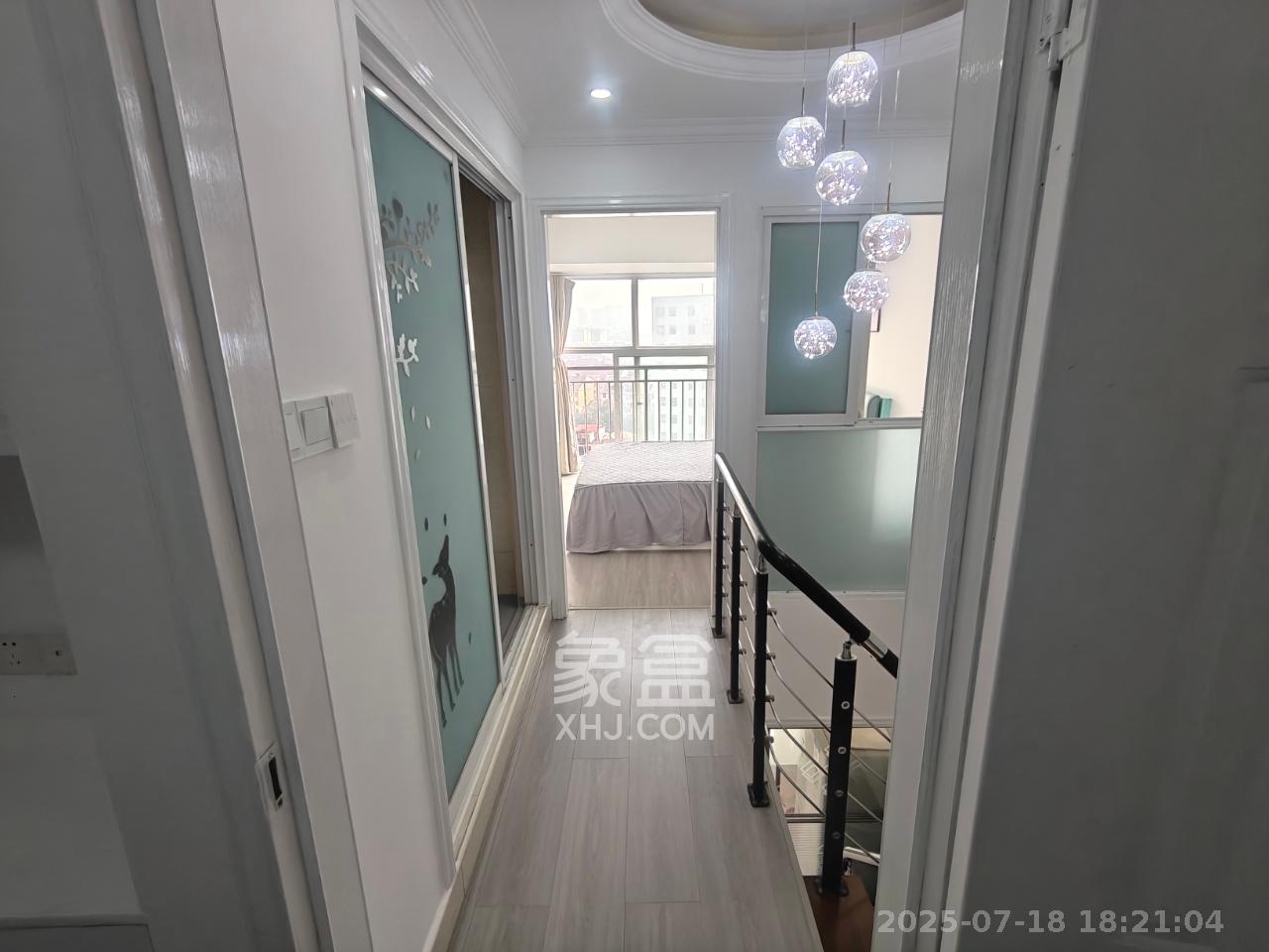 金色loft(鑫秋大厦)  2室1厅1卫    2300.0元/月 金色loft(鑫秋大厦)  2室1厅1卫    2300.0元/月室内图