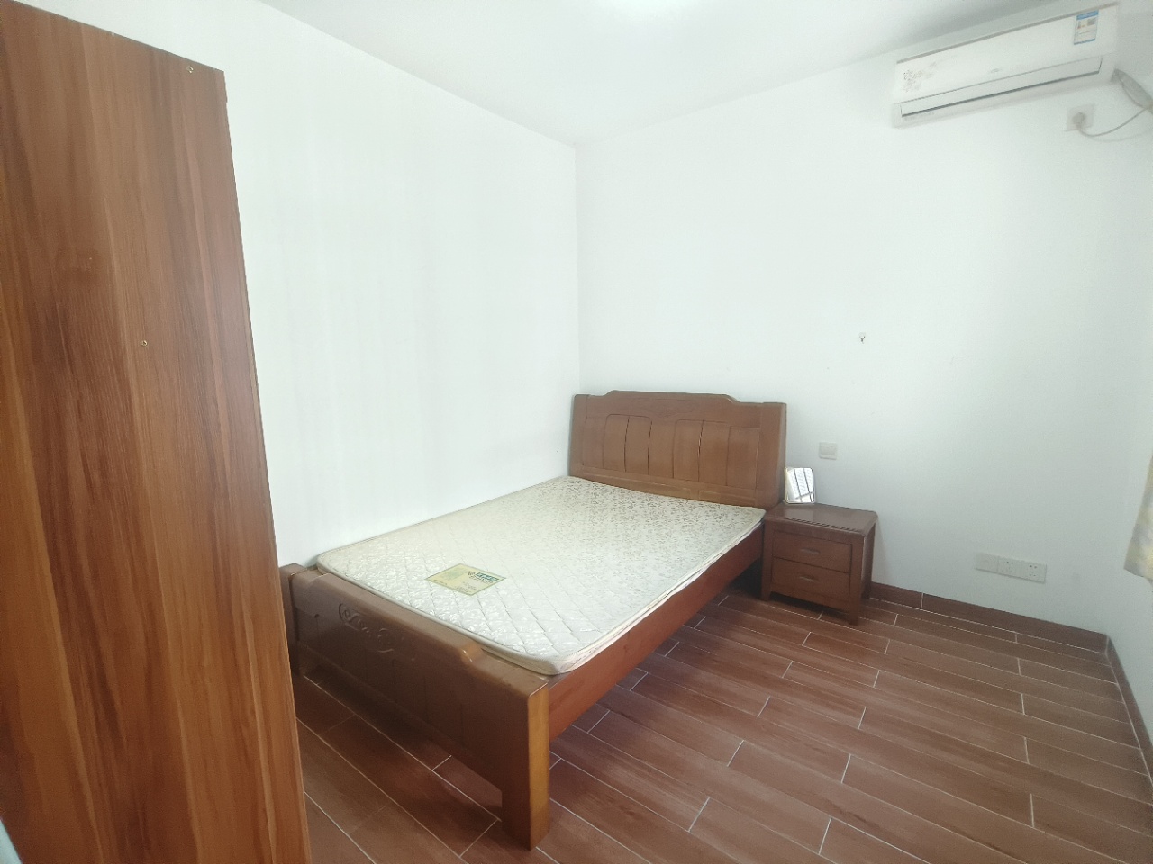 宝源花园  2室2厅1卫   2300.00元/月室内图