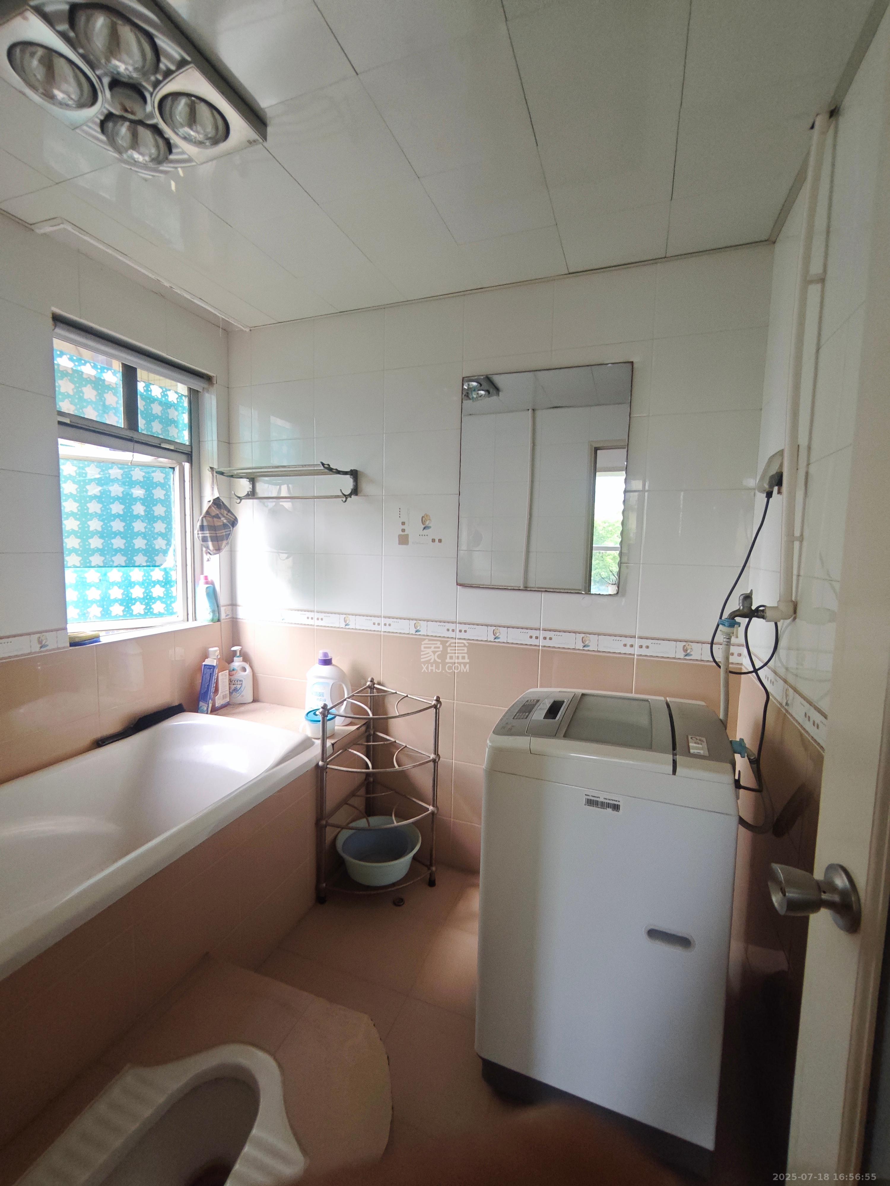 咸嘉新村嘉华苑  4室2厅3卫   3500.00元/月室内图