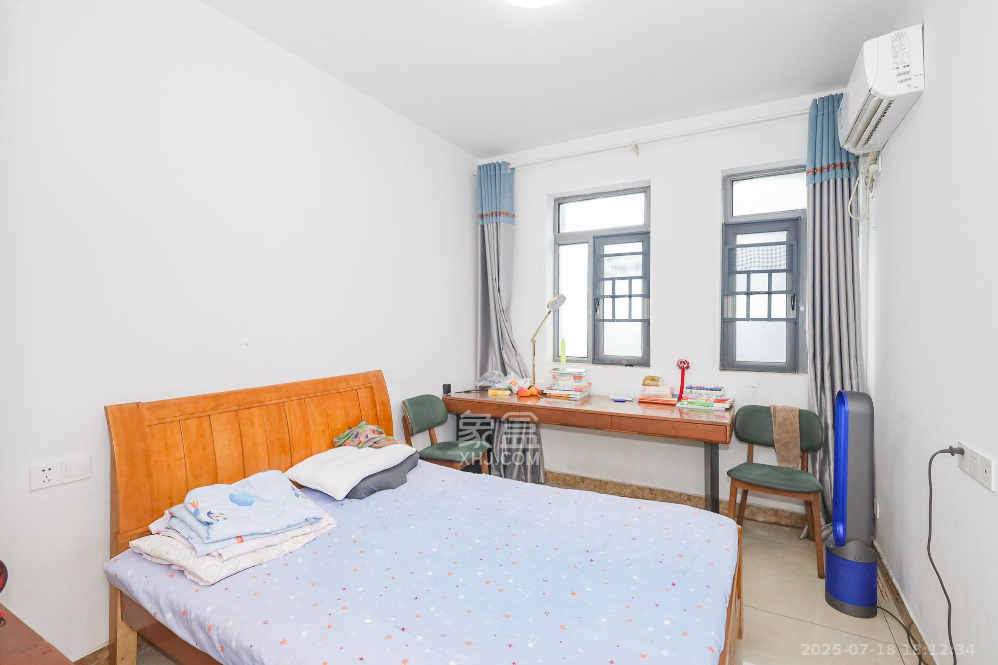 八方小区C区 4室2厅2卫 445.0万 八方小区C区 4室2厅2卫 445.0万卧室