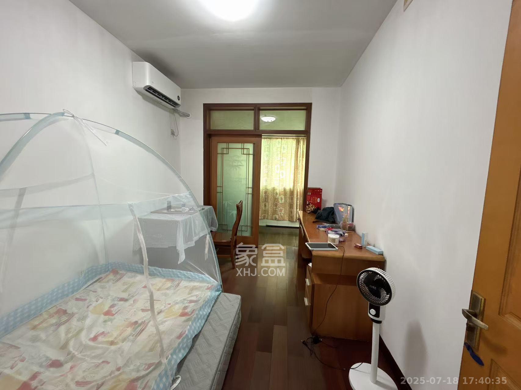 湖南生物机电职业技术学院教职宿舍 3室2厅2卫 2200.00元/月 湖南生物机电职业技术学院教职宿舍 3室2厅2卫 2200.00元/月室内图