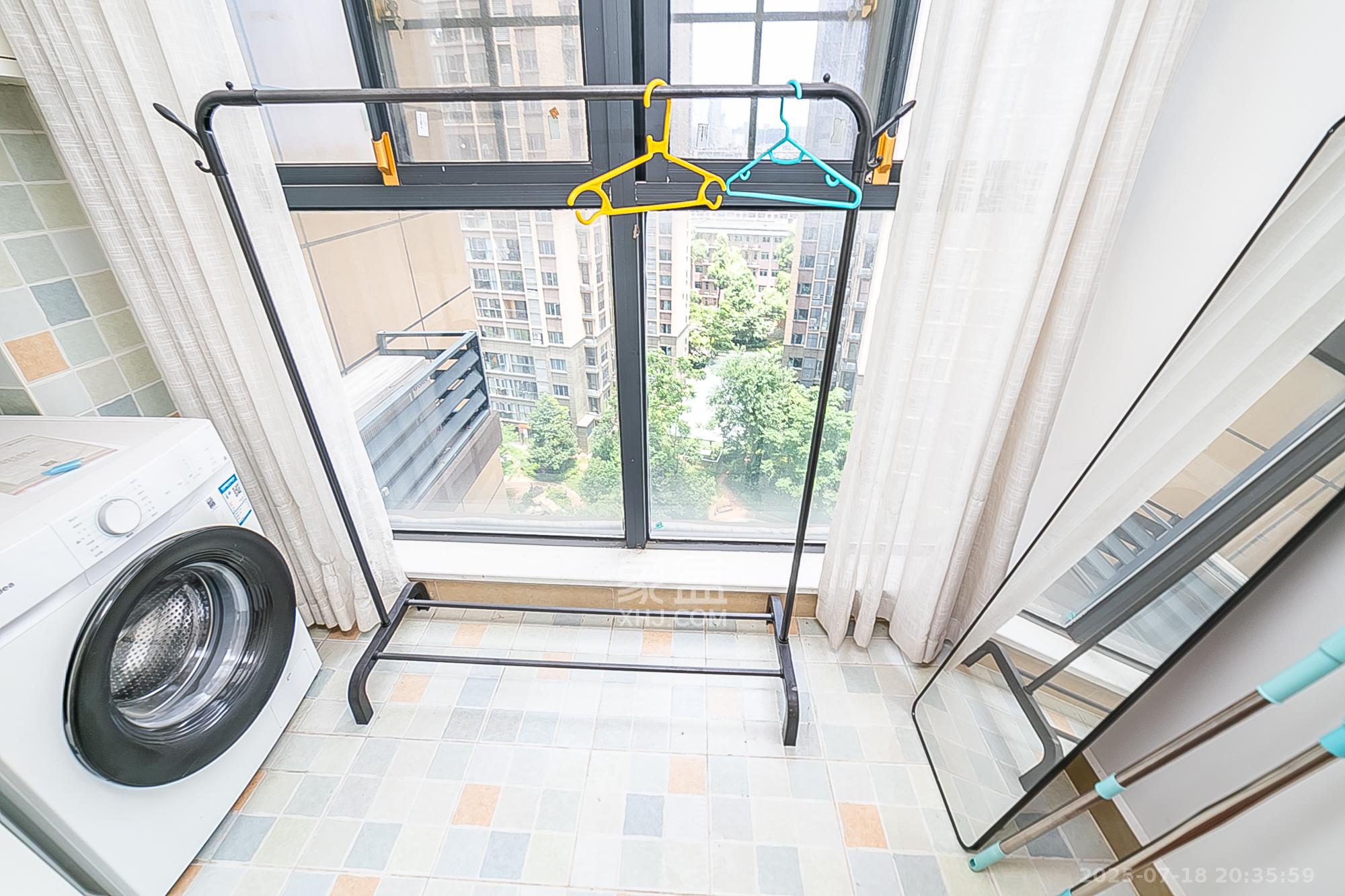 荣盛花语书苑  3室2厅1卫    80.0万 荣盛花语书苑  3室2厅1卫    80.0万阳台