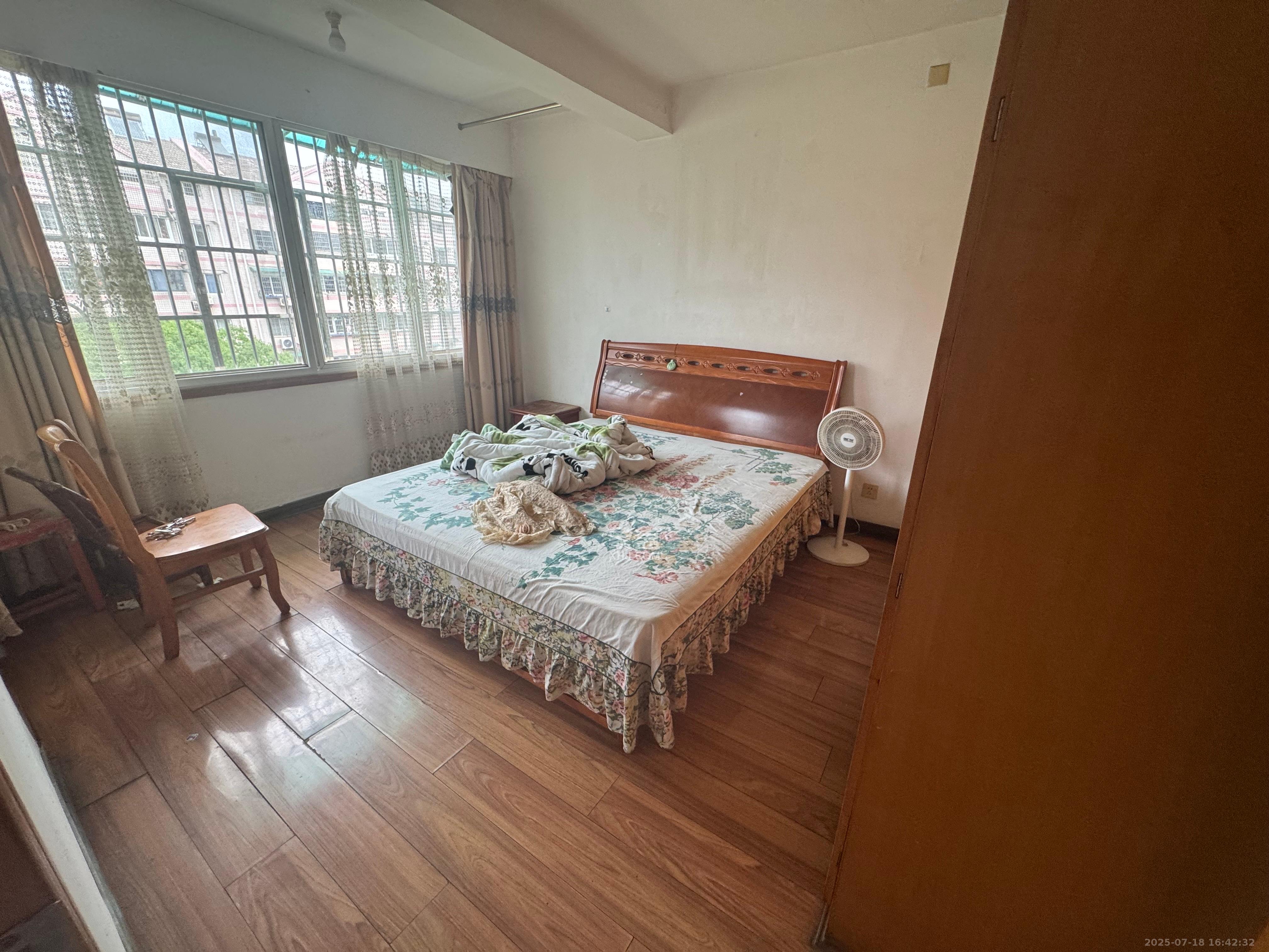 德馨园  3室2厅1卫    1400.0元/月 德馨园  3室2厅1卫    1400.0元/月室内图