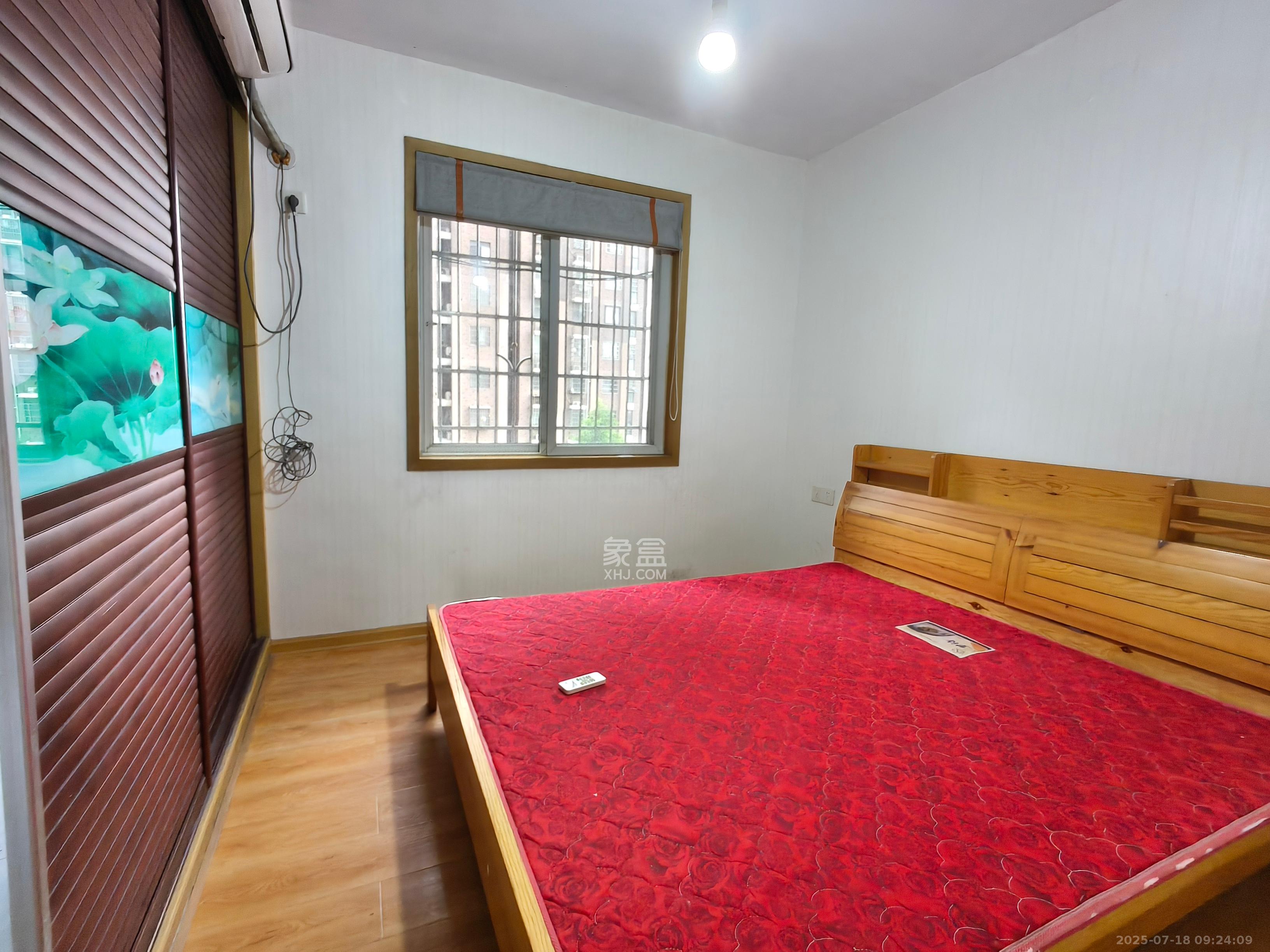 香槟小镇(香槟花苑) 3室2厅1卫 1800.0元/月 香槟小镇(香槟花苑) 3室2厅1卫 1800.0元/月室内图