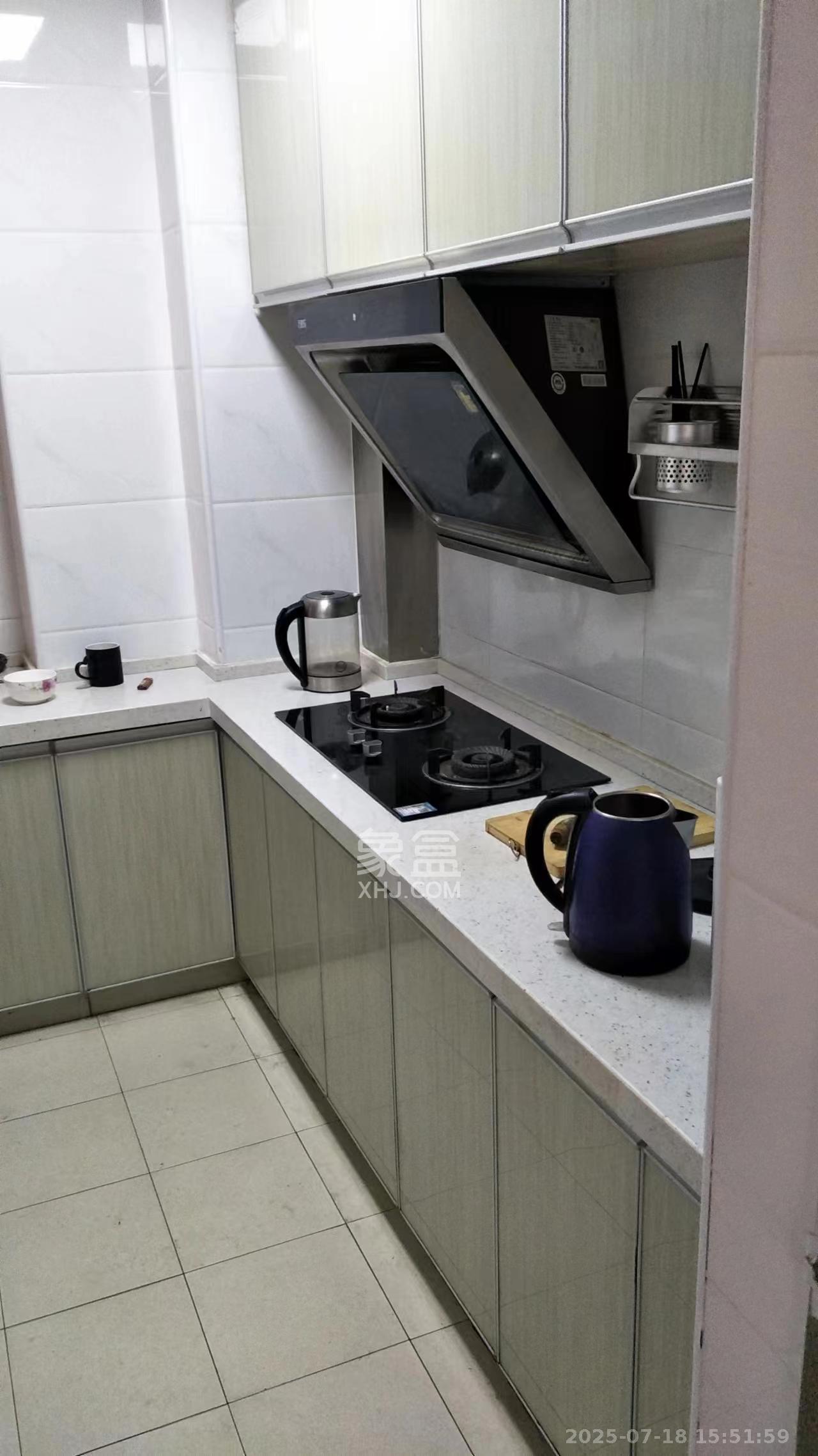 长房半岛蓝湾(观山月)  2室1厅1卫    1700.0元/月 长房半岛蓝湾(观山月)  2室1厅1卫    1700.0元/月室内图