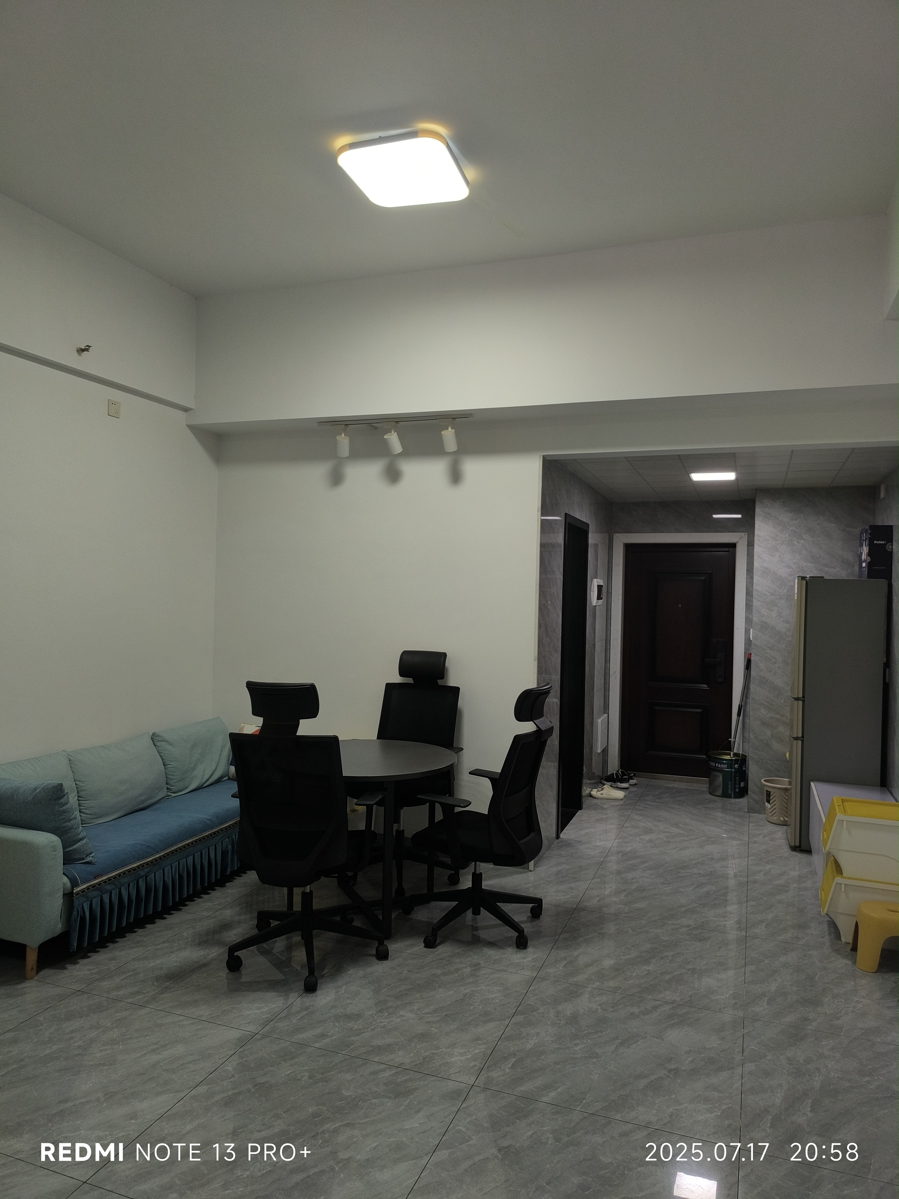 华南城市广场  1室1厅1卫    2000.0元/月 华南城市广场  1室1厅1卫    2000.0元/月室内图