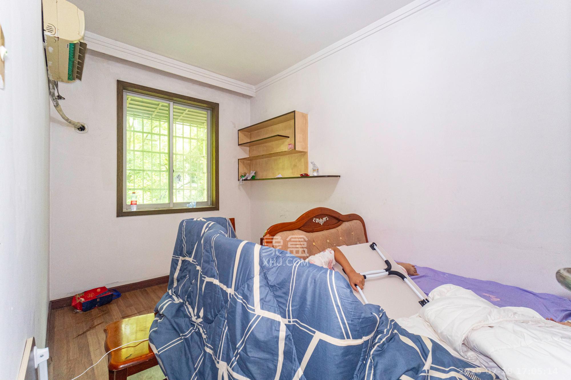 中南汽车世界 3室2厅1卫 34.8万 中南汽车世界 3室2厅1卫 34.8万卧室