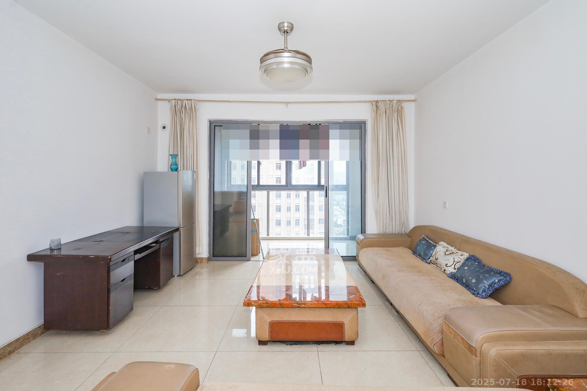 八方小区C区 4室2厅2卫 445.0万 八方小区C区 4室2厅2卫 445.0万客厅