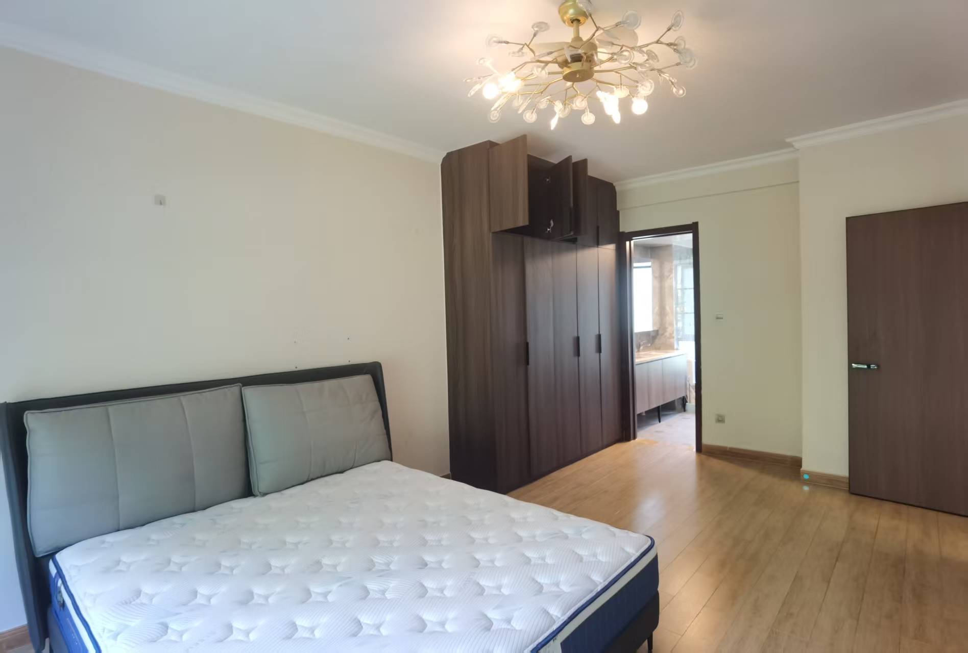 碧桂园剑桥郡  3室2厅2卫    3500.0元/月 碧桂园剑桥郡  3室2厅2卫    3500.0元/月室内图