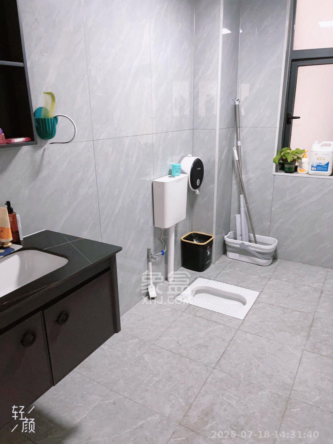 骏景豪庭  3室2厅2卫    2200.0元/月 骏景豪庭  3室2厅2卫    2200.0元/月室内图