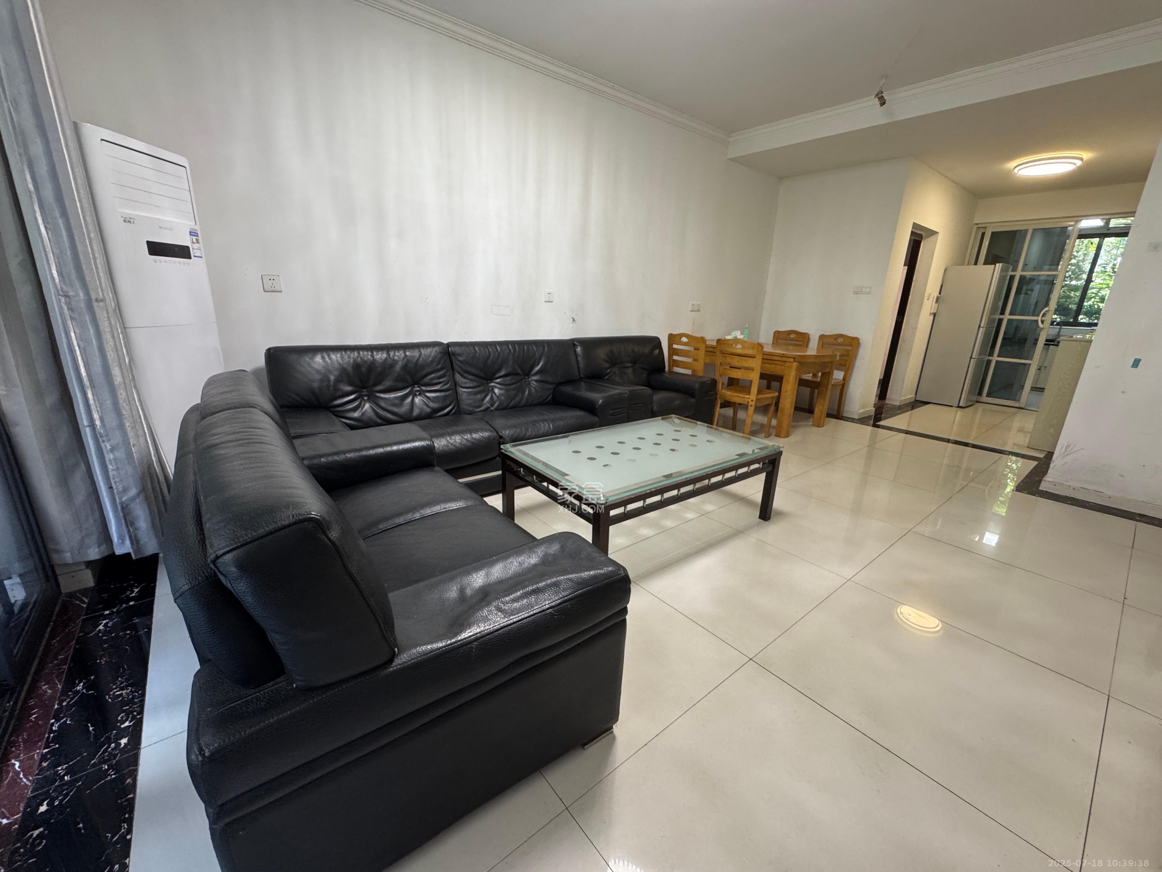 澳海月亮湾  3室2厅1卫    1800.0元/月室内图