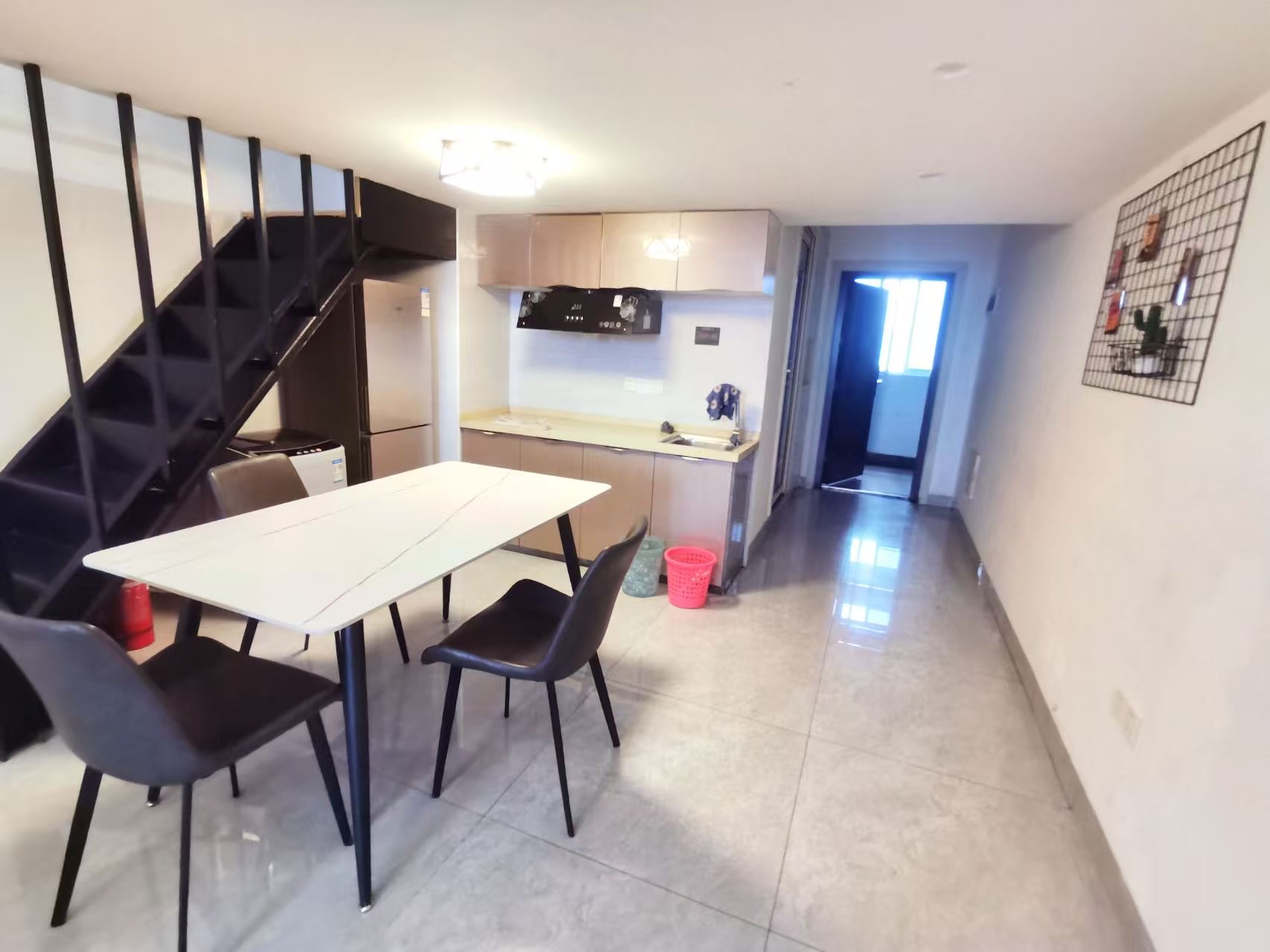 华南城市广场 1室1厅1卫 1500.0元/月 华南城市广场 1室1厅1卫 1500.0元/月室内图