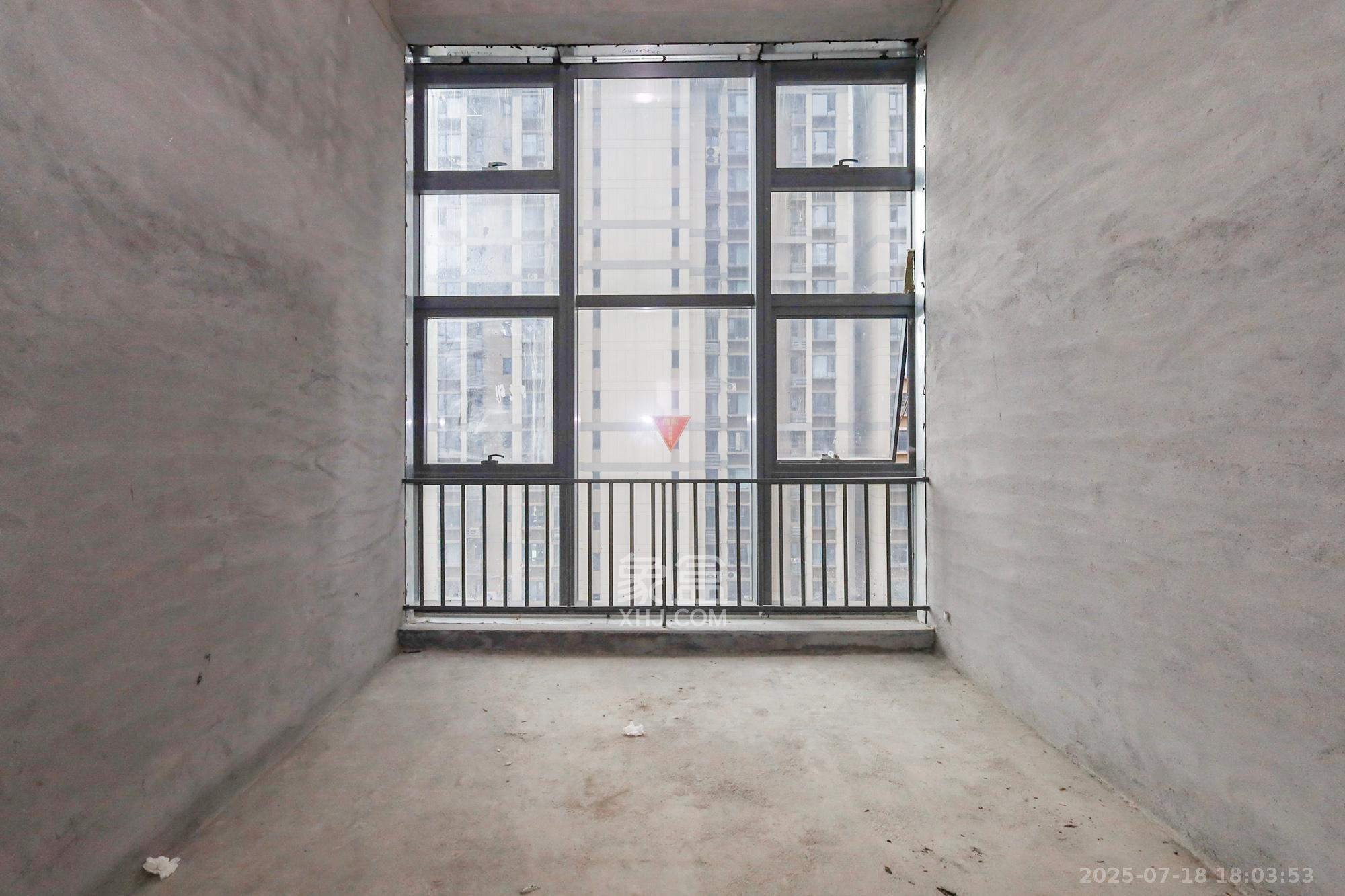 卓越中寰  2室1厅1卫    38.0万 卓越中寰  2室1厅1卫    38.0万客厅