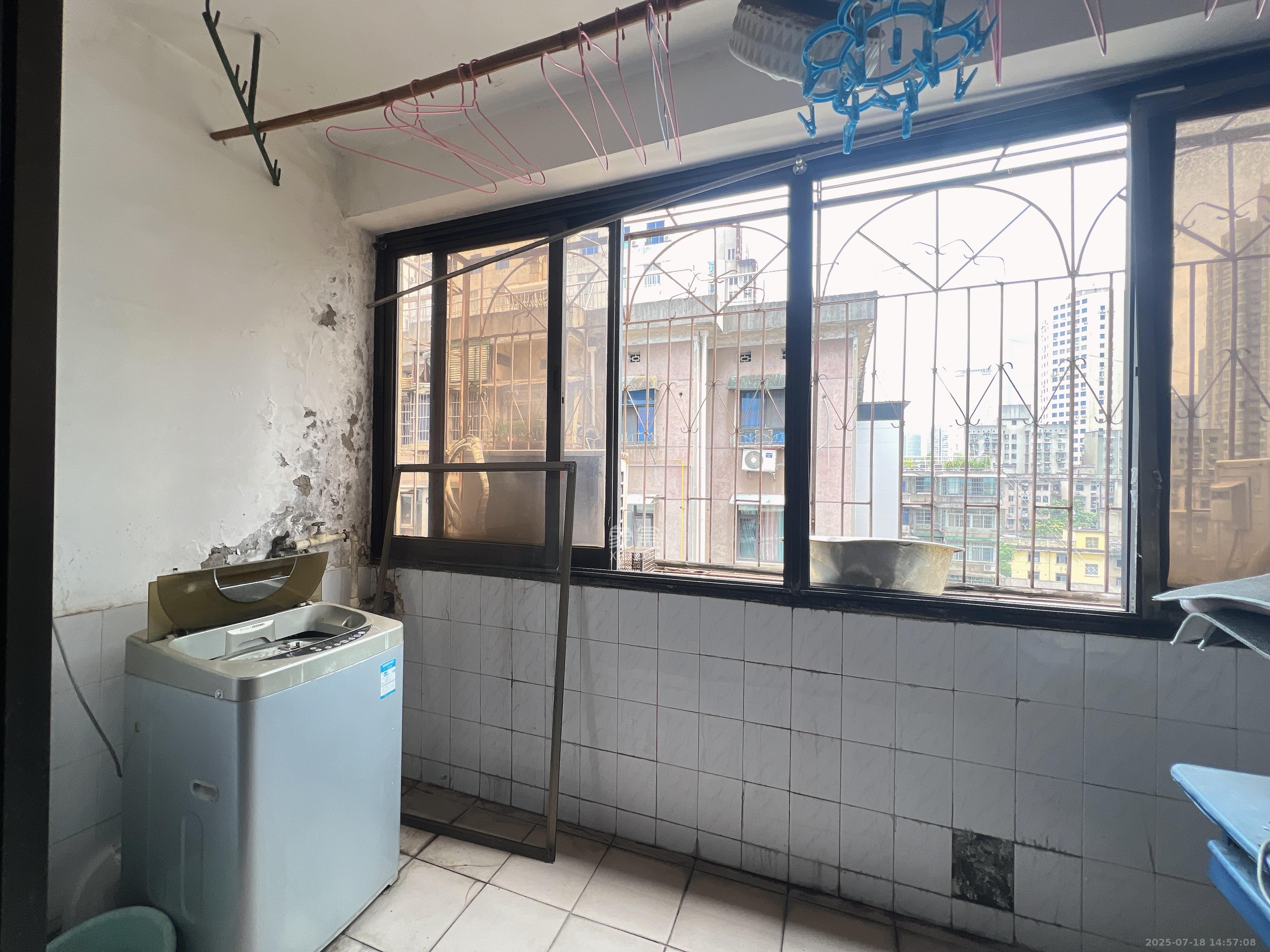 便河边社区 2室2厅1卫 1600.0元/月 便河边社区 2室2厅1卫 1600.0元/月室内图