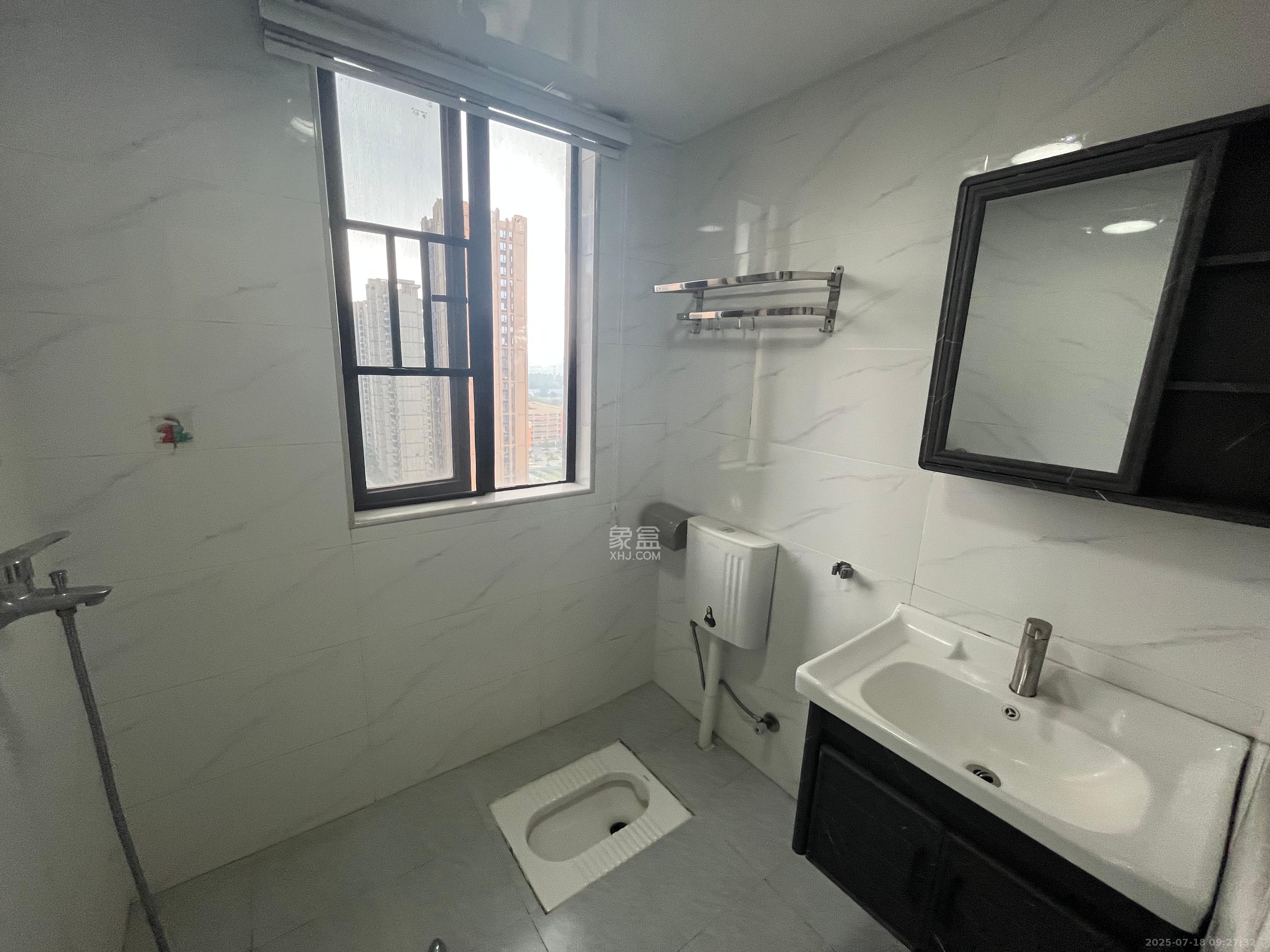 鸿邦国际城  3室1厅1卫    2400.0元/月 鸿邦国际城  3室1厅1卫    2400.0元/月室内图