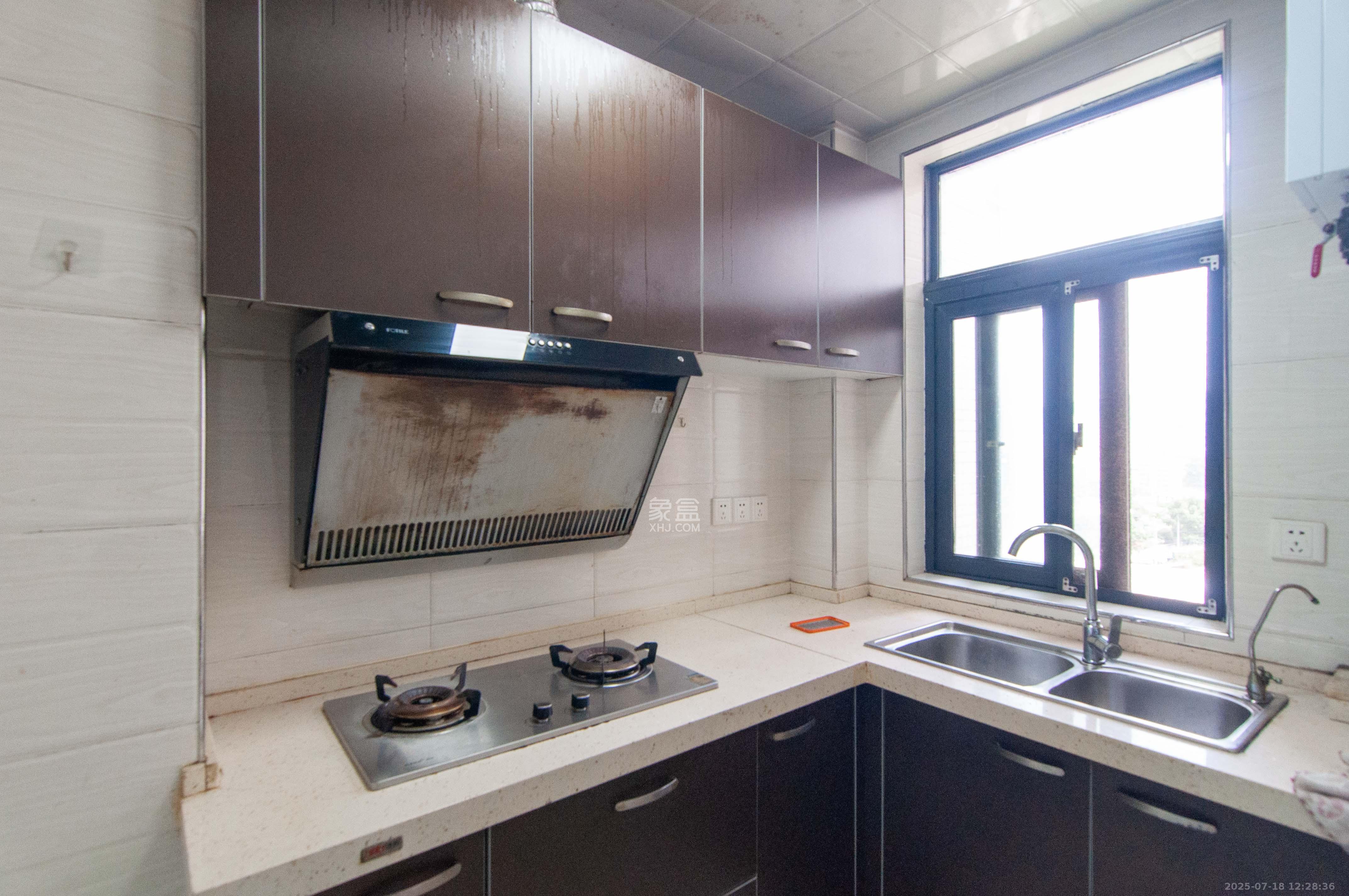 高鑫麓城  2室2厅1卫    67.0万 高鑫麓城  2室2厅1卫    67.0万厨房