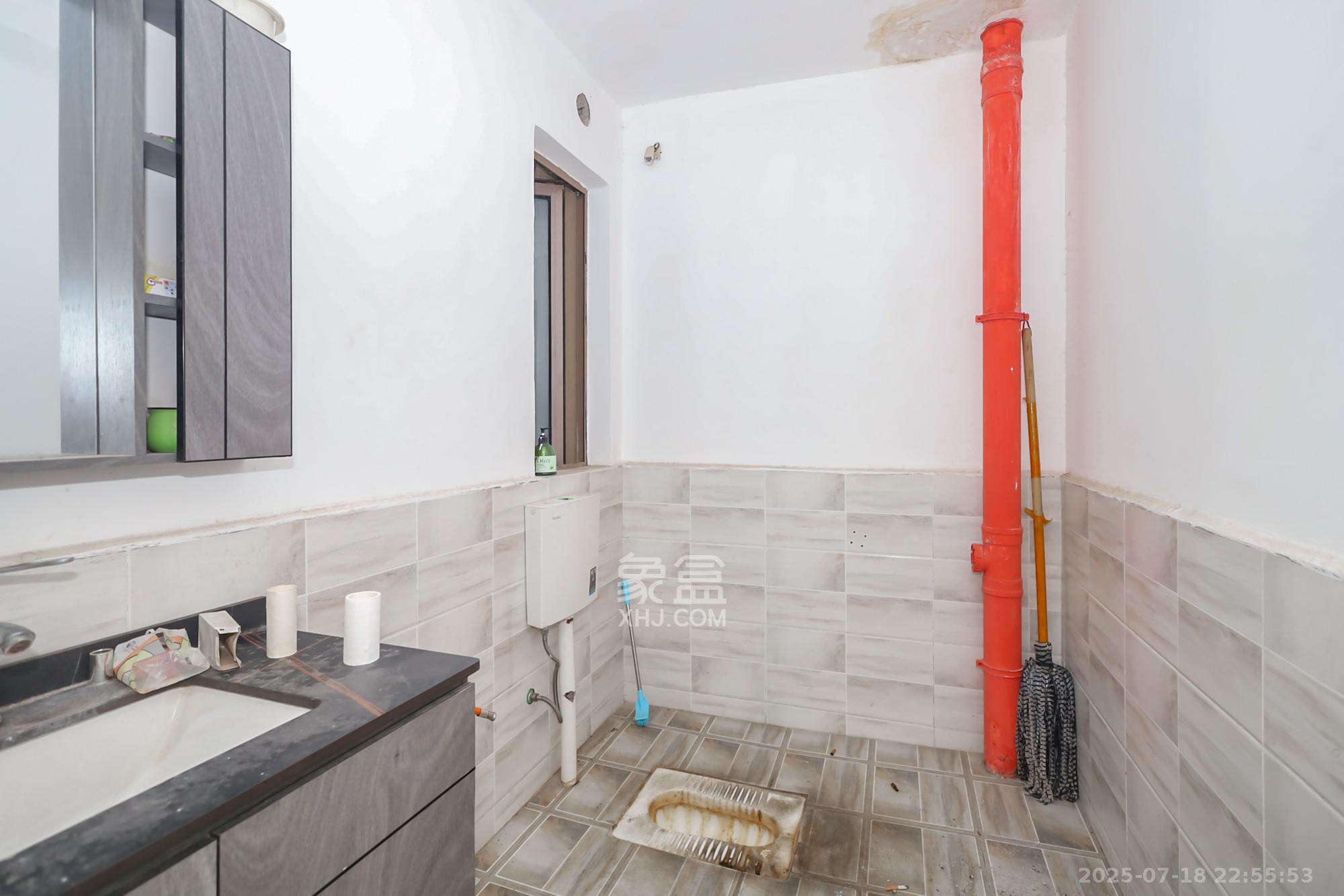 世茂铂翠湾二期  4室2厅1卫    229.0万 世茂铂翠湾二期  4室2厅1卫    229.0万卫生间