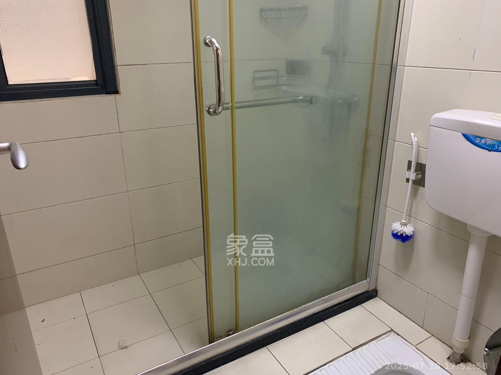 藏珑湖上国际花园  3室2厅2卫   3200.00元/月室内图