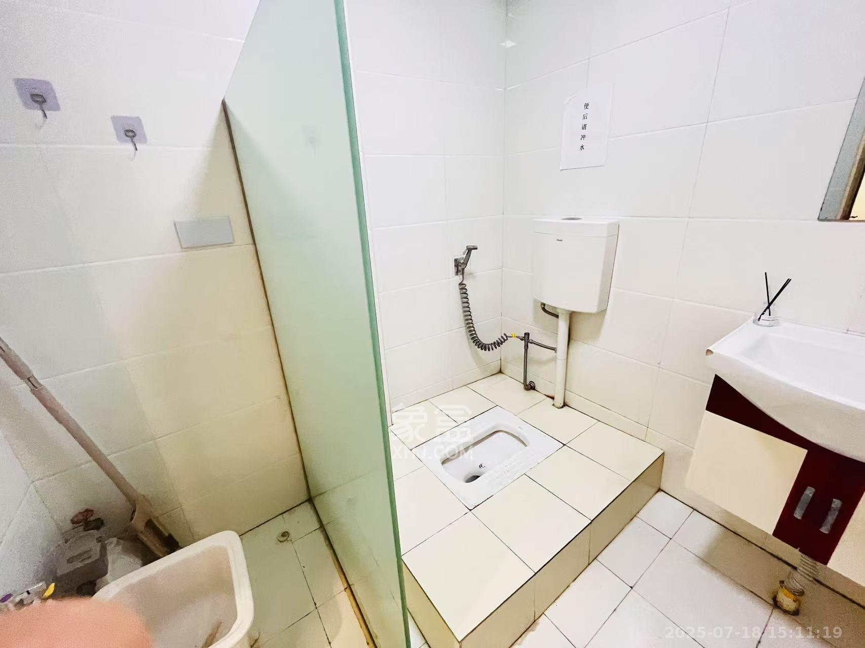 嘉盛国际广场  3室1厅1卫    11200.0元/月 嘉盛国际广场  3室1厅1卫    11200.0元/月室内图