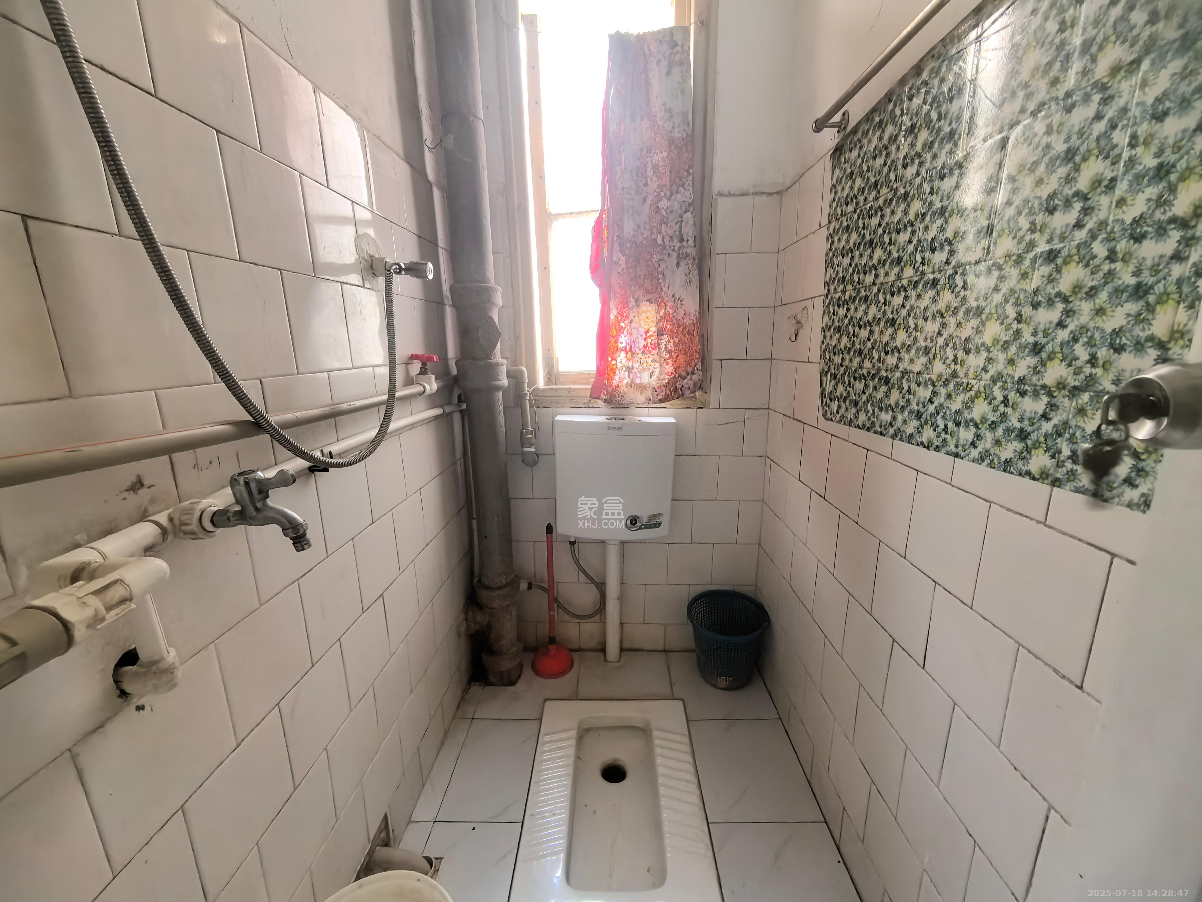 通泰街商居楼  2室1厅1卫    1500.0元/月 通泰街商居楼  2室1厅1卫    1500.0元/月室内图