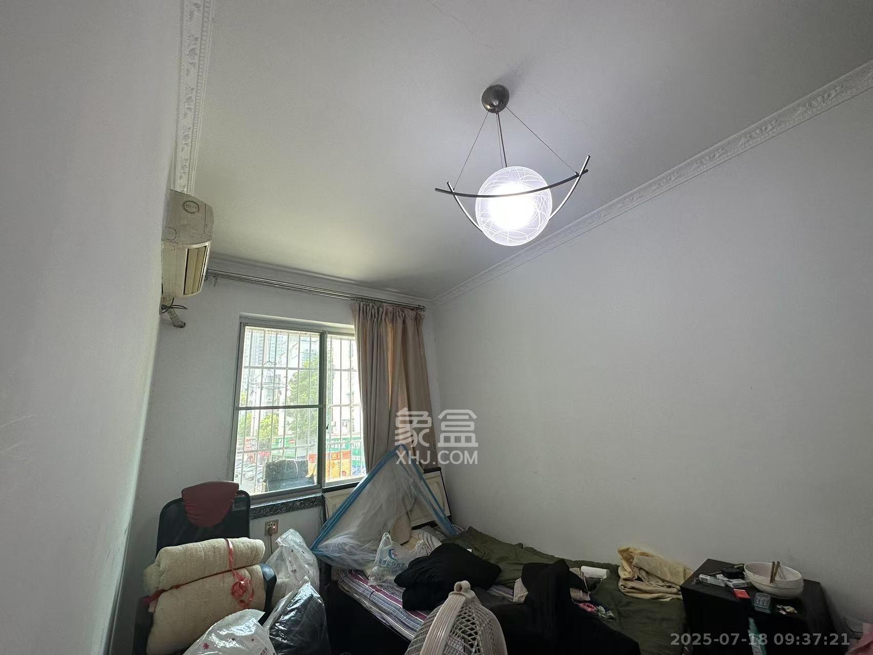 中南汽车世界  1室2厅1卫   1600.00元/月室内图