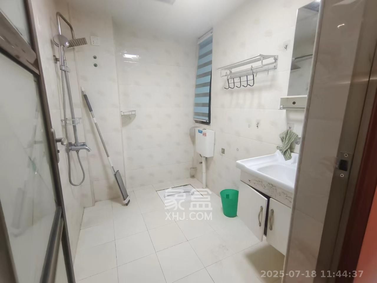 洋湖时代  3室2厅1卫    2000.0元/月 洋湖时代  3室2厅1卫    2000.0元/月室内图