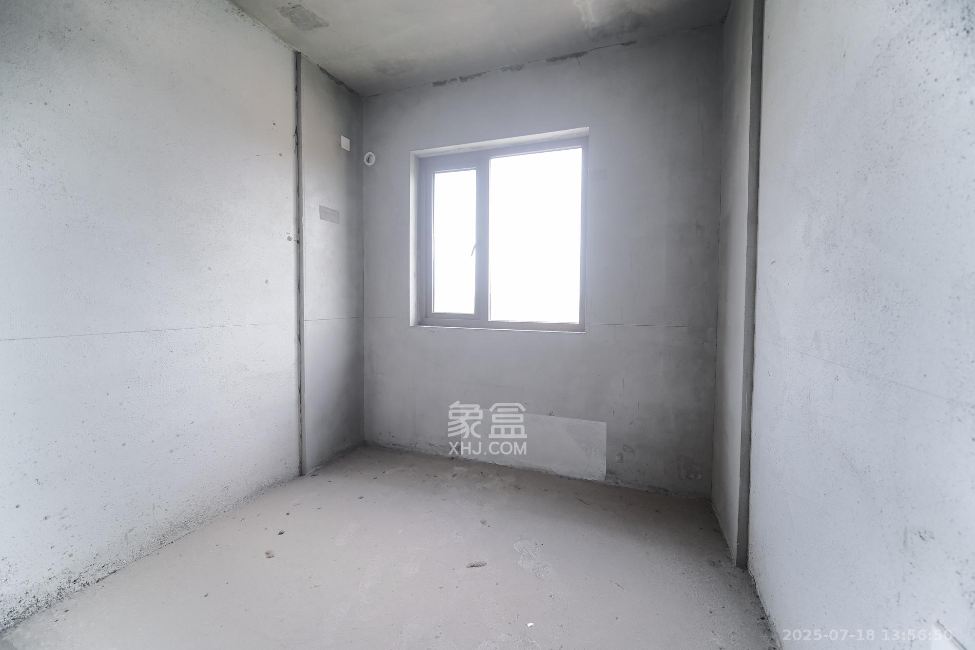 碧桂园翘楚棠  4室2厅2卫   102.00万卧室