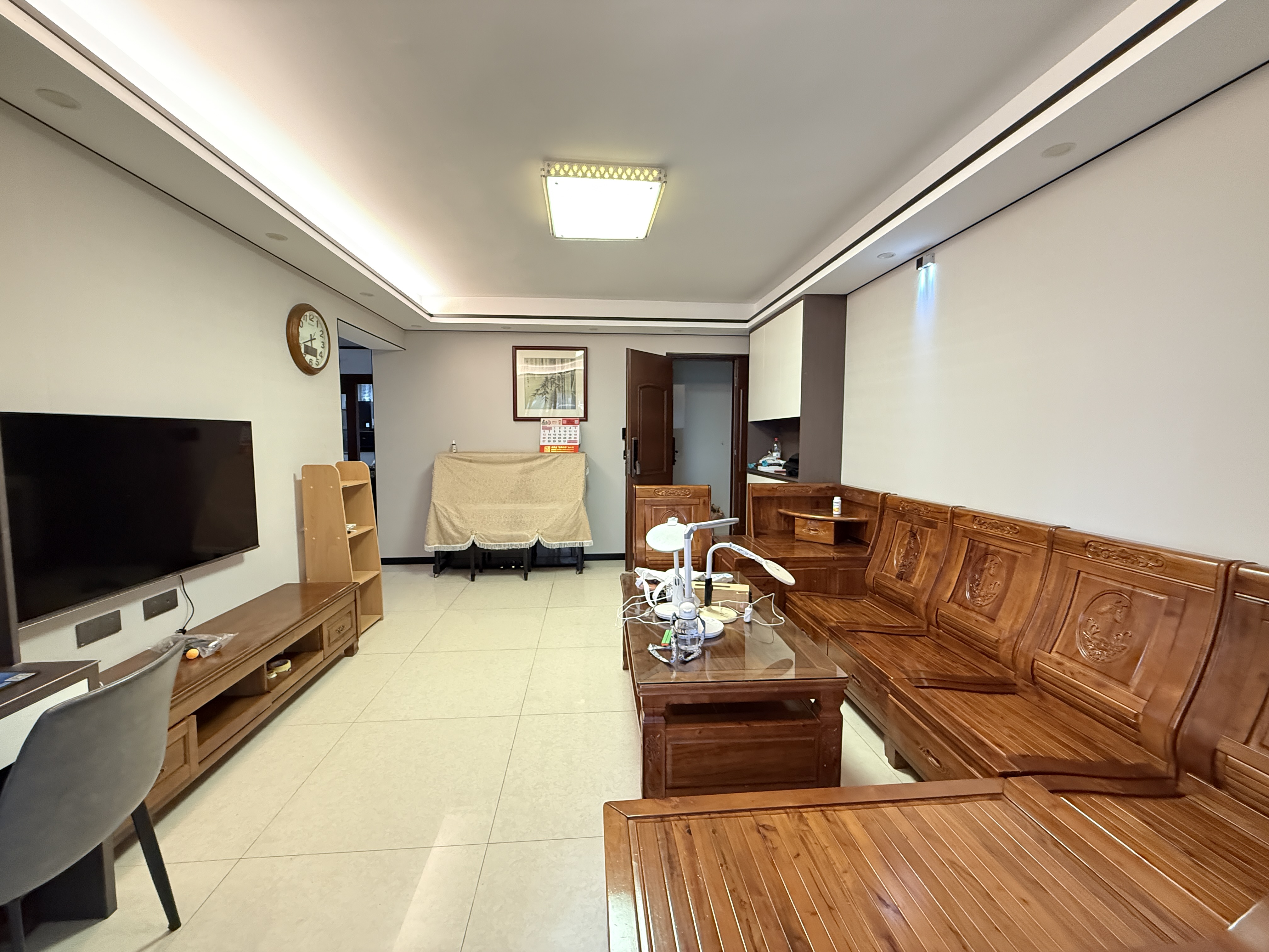 环强御景湾 3室2厅2卫 210.0万 环强御景湾 3室2厅2卫 210.0万客厅