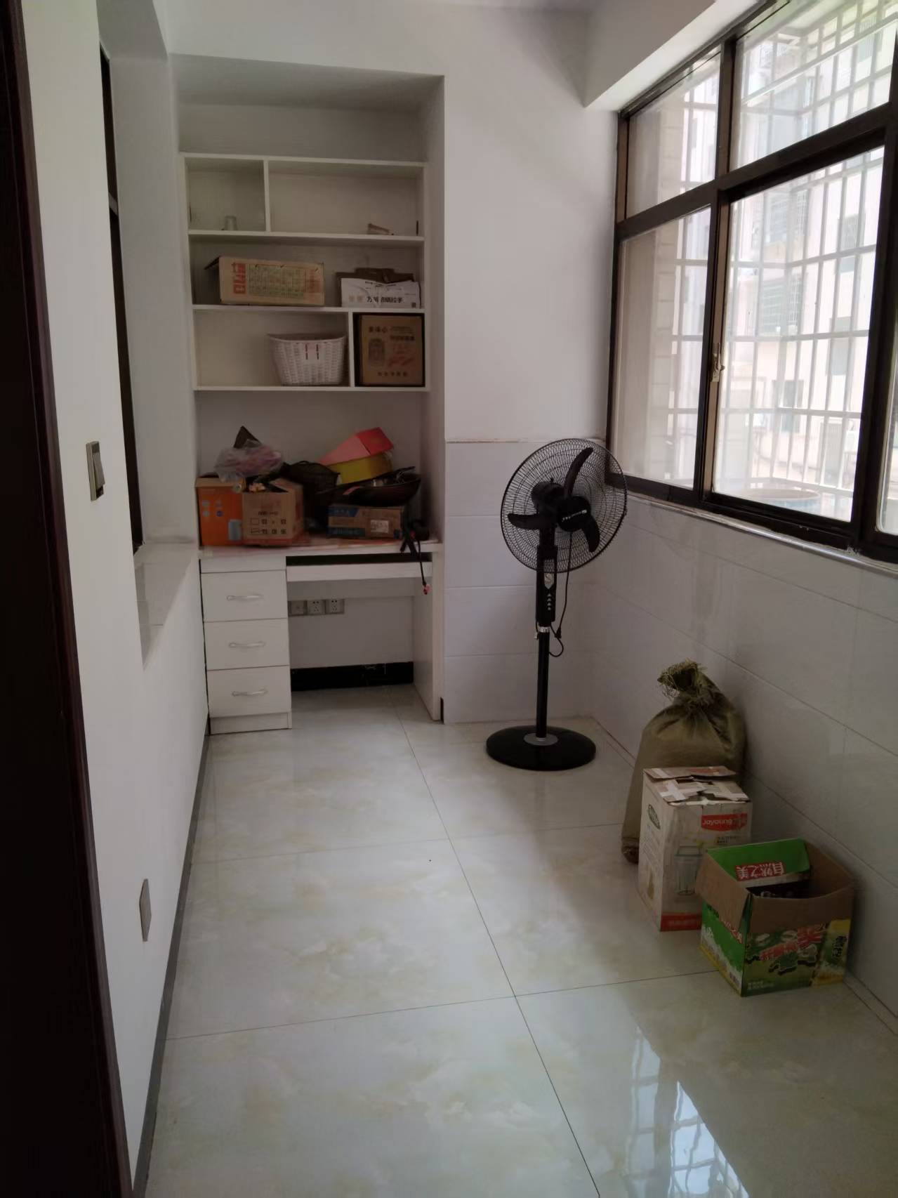 香格里拉 3室2厅2卫 1000.0元/月 香格里拉 3室2厅2卫 1000.0元/月室内图