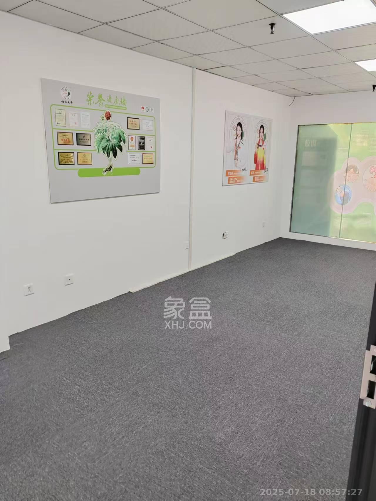 蓝色地标  3室1厅1卫    5000.0元/月室内图1