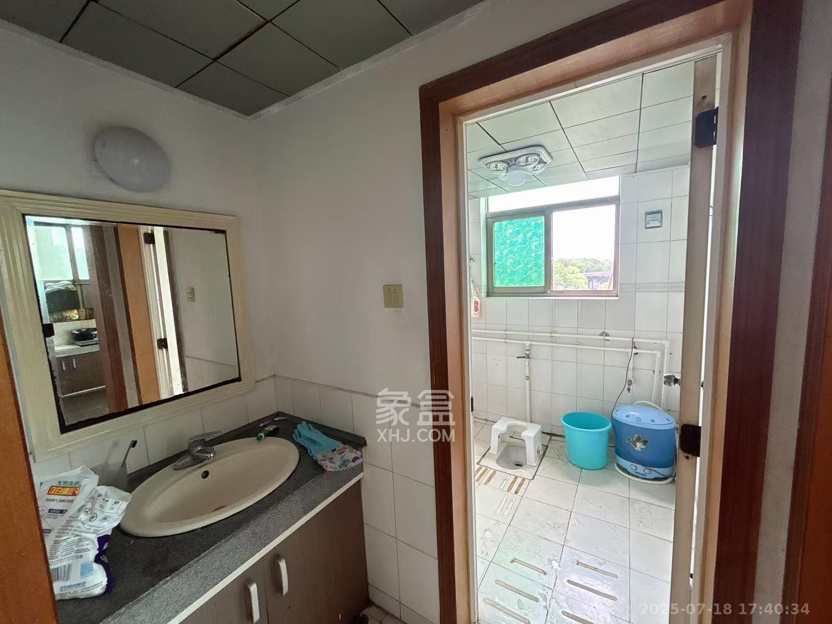 湖南生物机电职业技术学院教职宿舍 3室2厅2卫 2200.00元/月 湖南生物机电职业技术学院教职宿舍 3室2厅2卫 2200.00元/月室内图