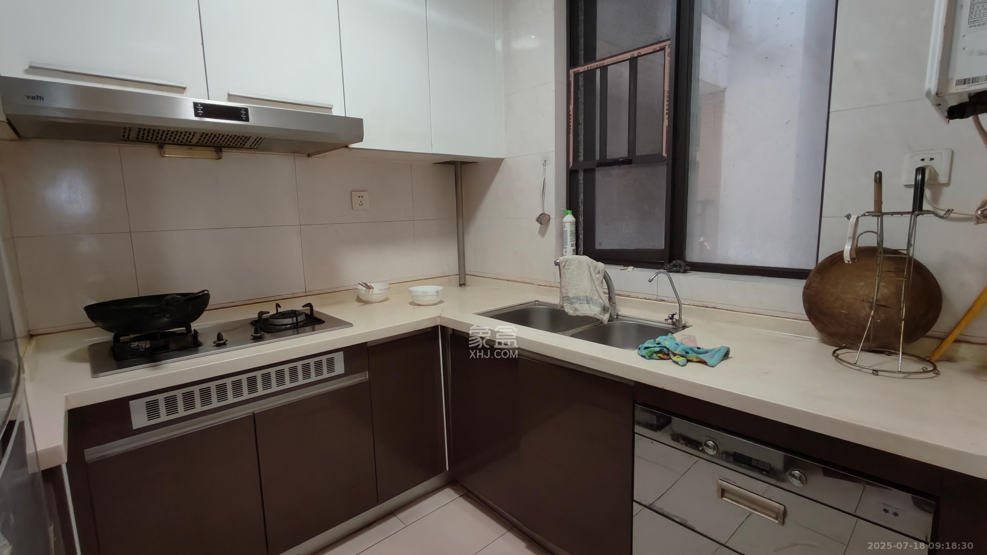 中海国际三期 3室2厅2卫 2100.0元/月 中海国际三期 3室2厅2卫 2100.0元/月室内图