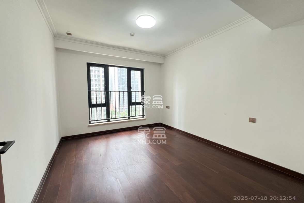 绿地长沙城际空间站(绿地新里佳苑) 1室0厅0卫 4500.0元/月 绿地长沙城际空间站(绿地新里佳苑) 1室0厅0卫 4500.0元/月室内图