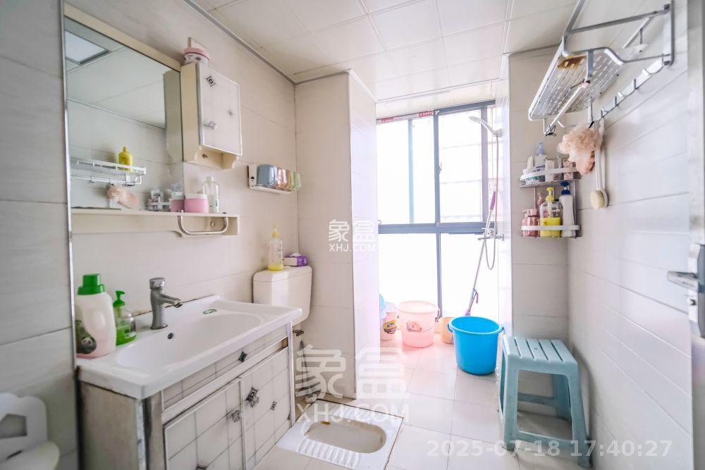 花样年华 3室2厅1卫 2200.0元/月 花样年华 3室2厅1卫 2200.0元/月室内图