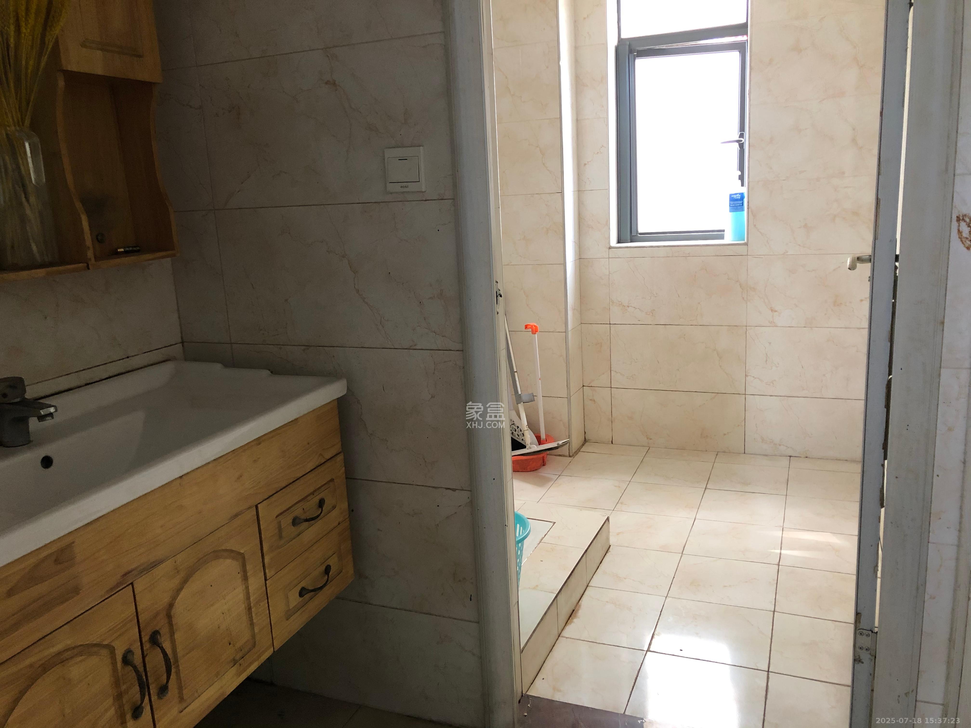 上峰苑(兰亭玥岛) 2室2厅1卫 1800.0元/月 上峰苑(兰亭玥岛) 2室2厅1卫 1800.0元/月室内图