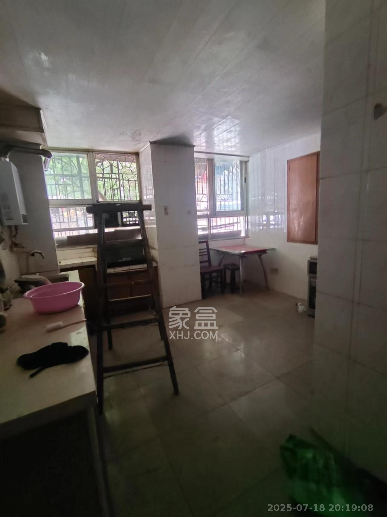 向韶村 1室0厅0卫 2000.0元/月 向韶村 1室0厅0卫 2000.0元/月室内图