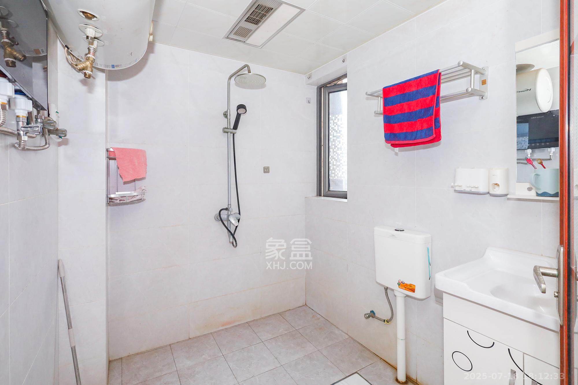 八方小区C区 4室2厅2卫 445.0万 八方小区C区 4室2厅2卫 445.0万卫生间