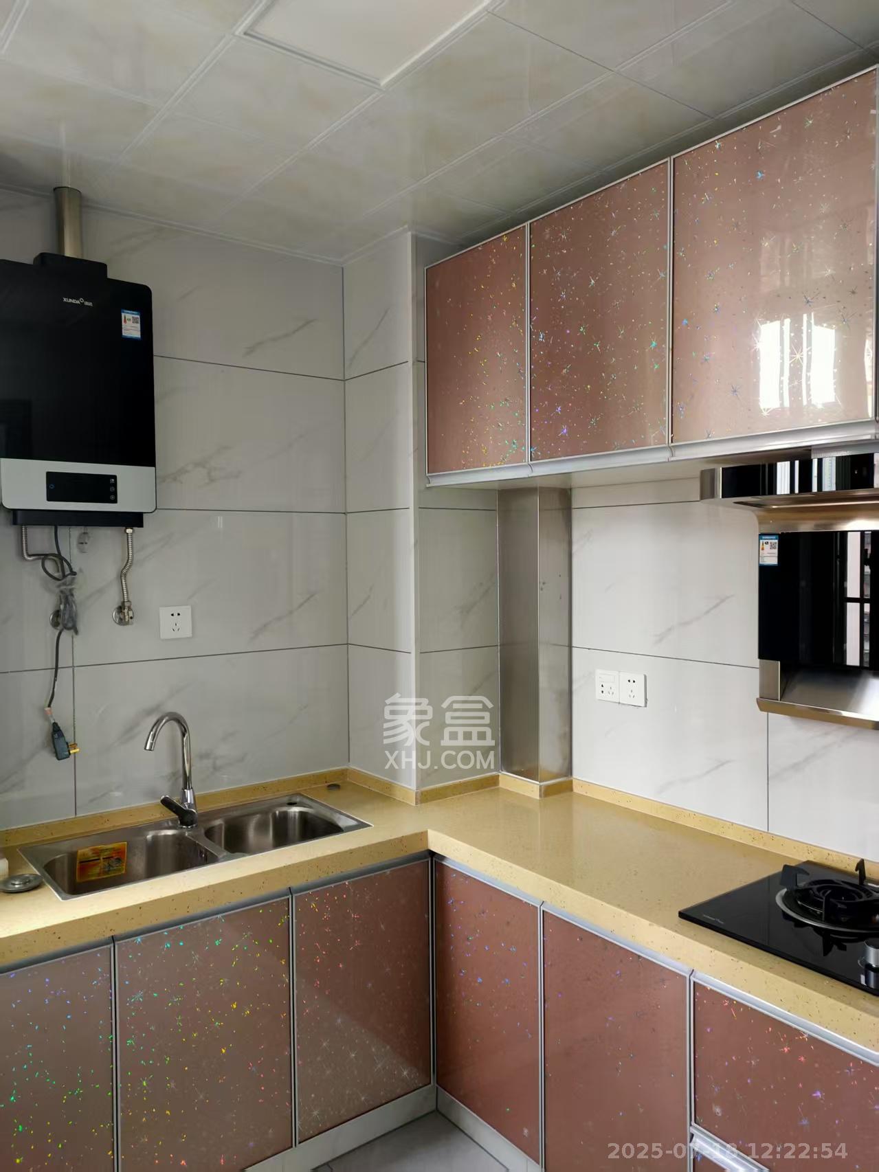 嘉顺苑 3室2厅2卫 2600.0元/月 嘉顺苑 3室2厅2卫 2600.0元/月室内图