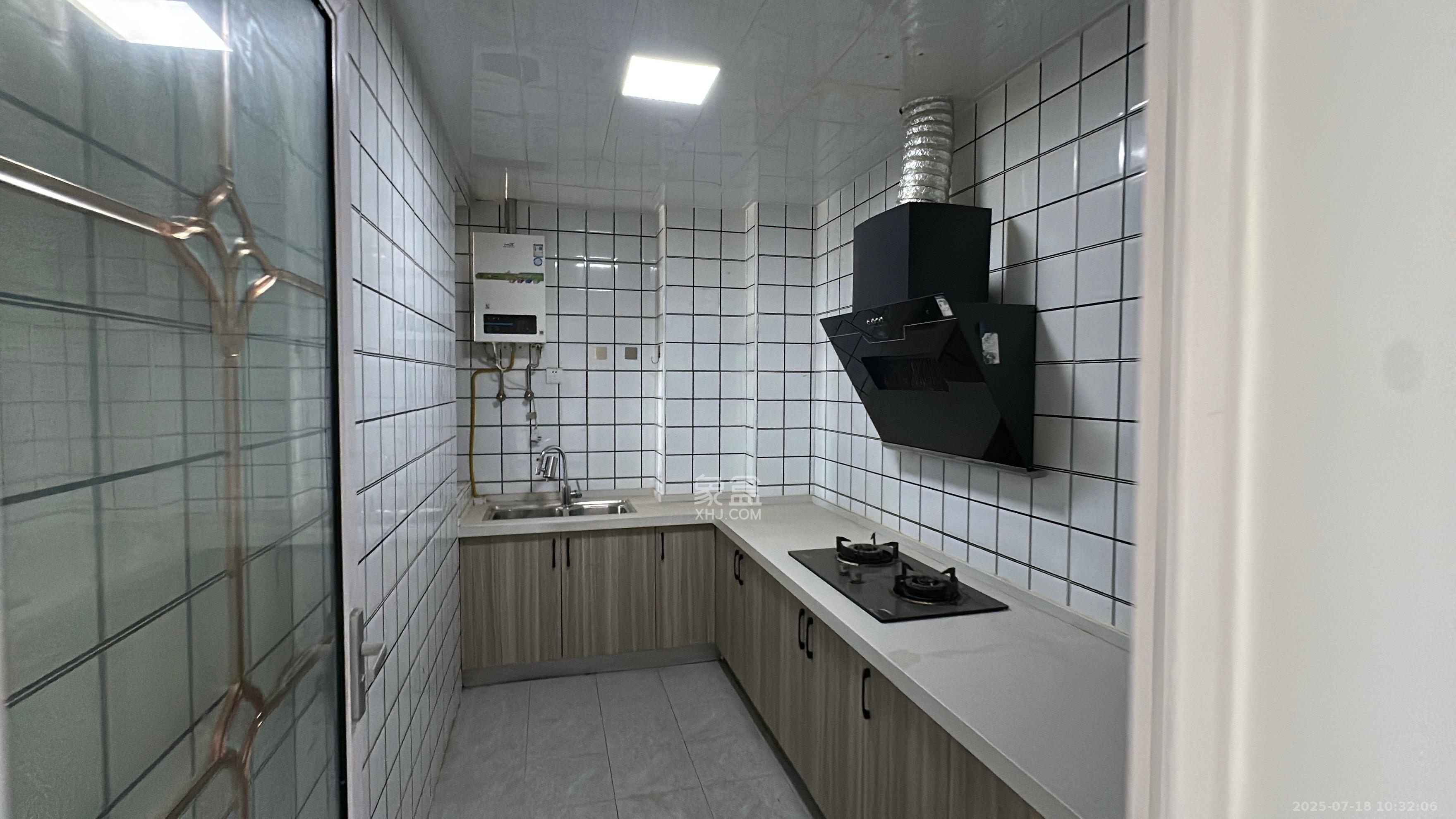 环亚高铁芯城 3室2厅2卫 2700.0元/月 环亚高铁芯城 3室2厅2卫 2700.0元/月室内图