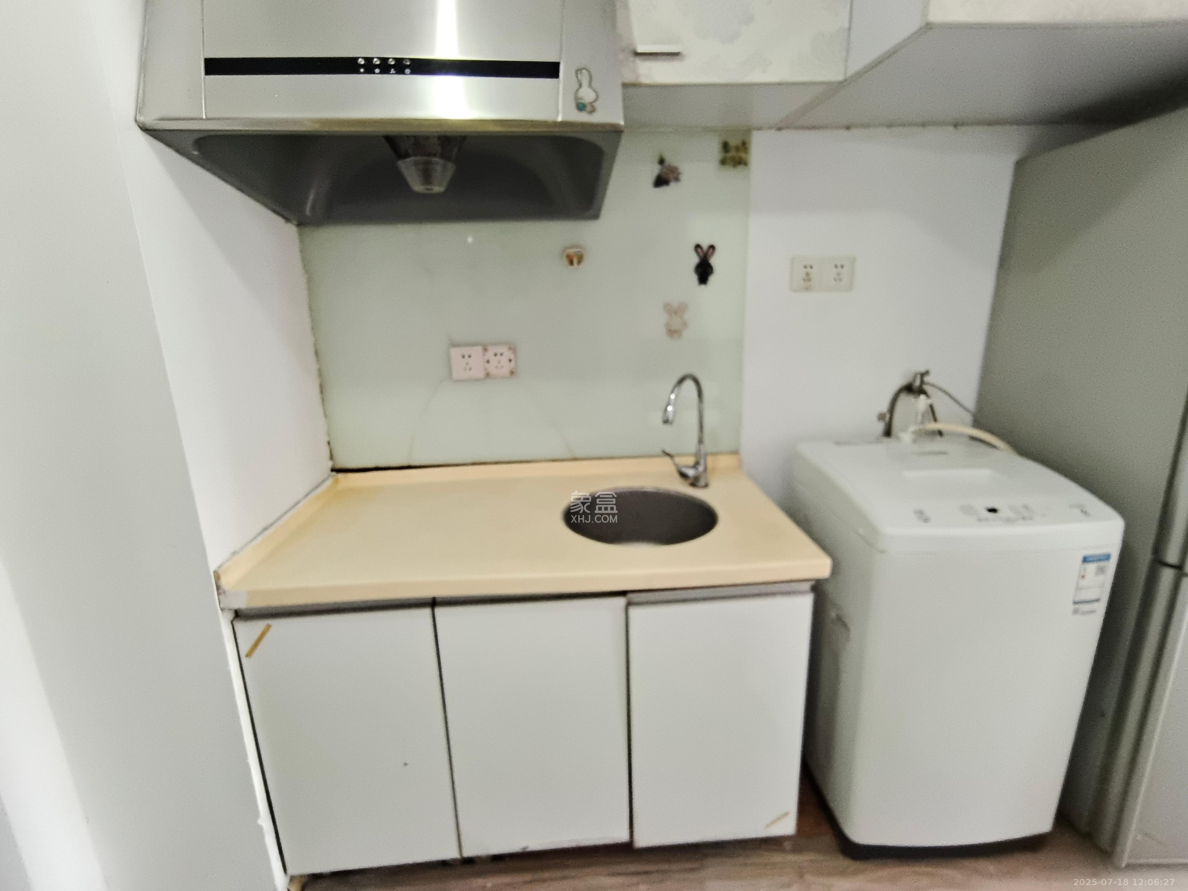 阳光100二期 1室0厅1卫 1100.0元/月 阳光100二期 1室0厅1卫 1100.0元/月室内图