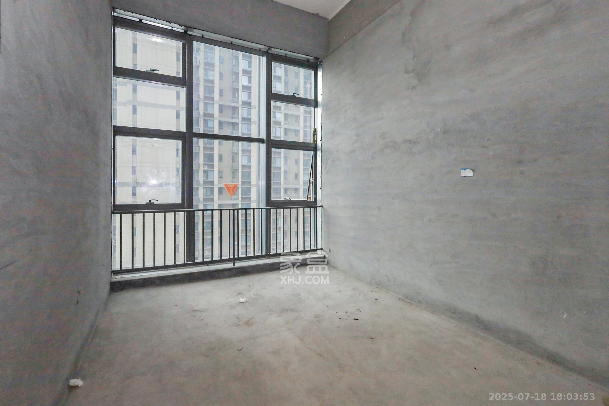 卓越中寰  2室1厅1卫    38.0万 卓越中寰  2室1厅1卫    38.0万客厅