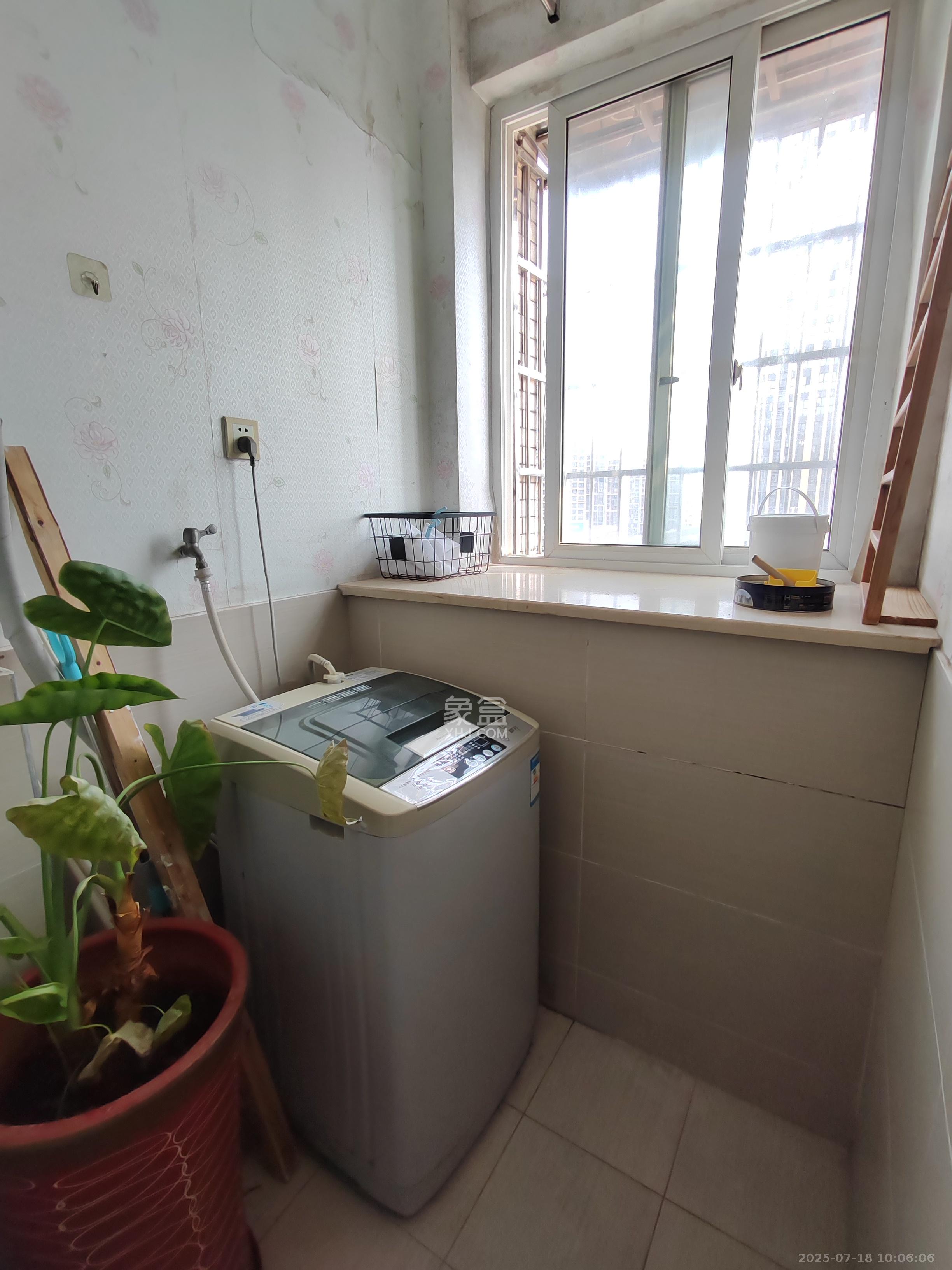 月亮湾草莓街区一、二期  1室1厅1卫   1200.00元/月室内图