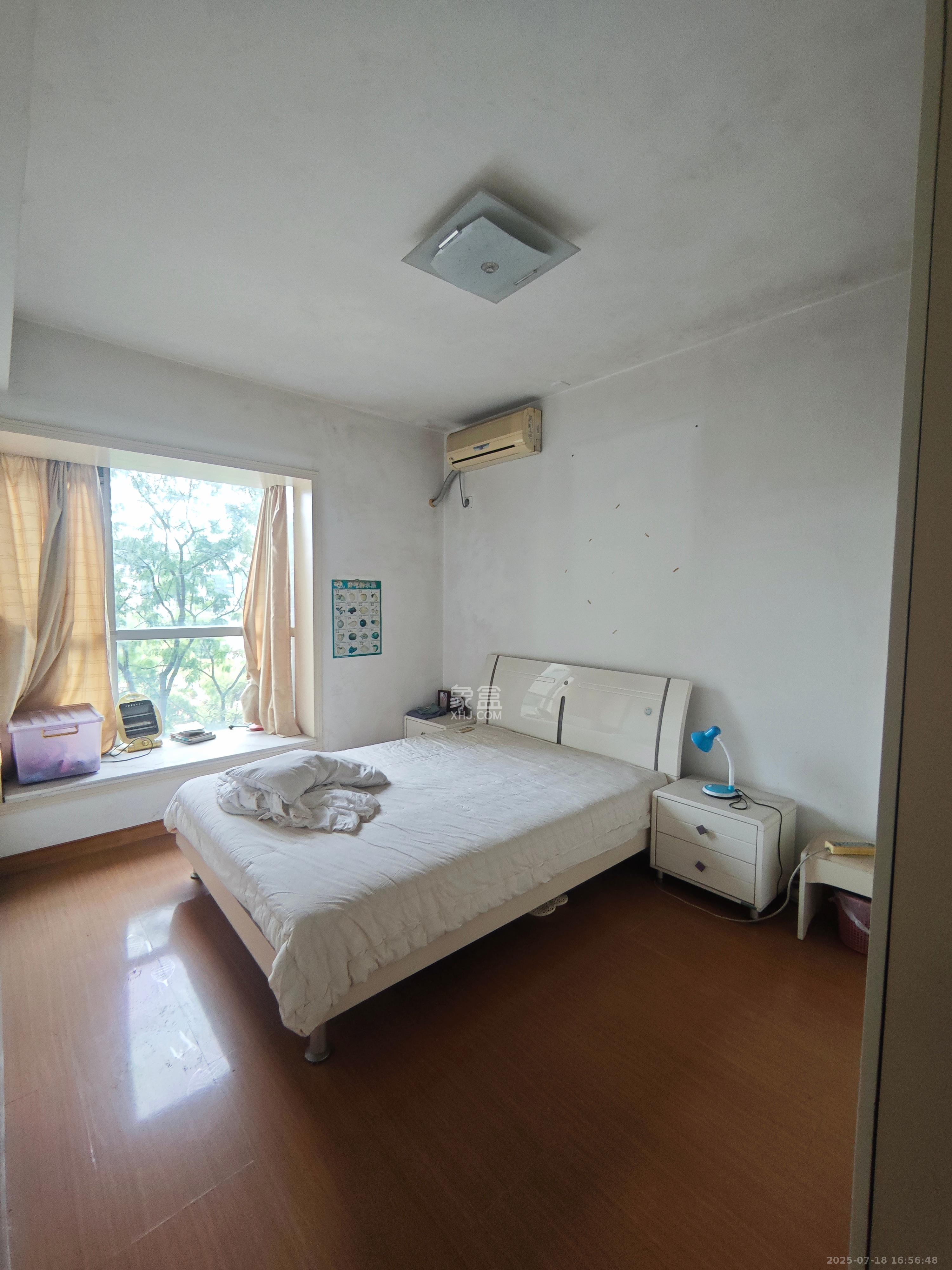 咸嘉新村嘉华苑  4室2厅3卫   3500.00元/月室内图