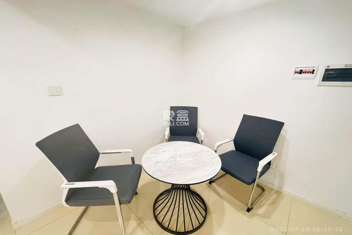 嘉盛国际广场  3室1厅1卫    11200.0元/月 嘉盛国际广场  3室1厅1卫    11200.0元/月室内图