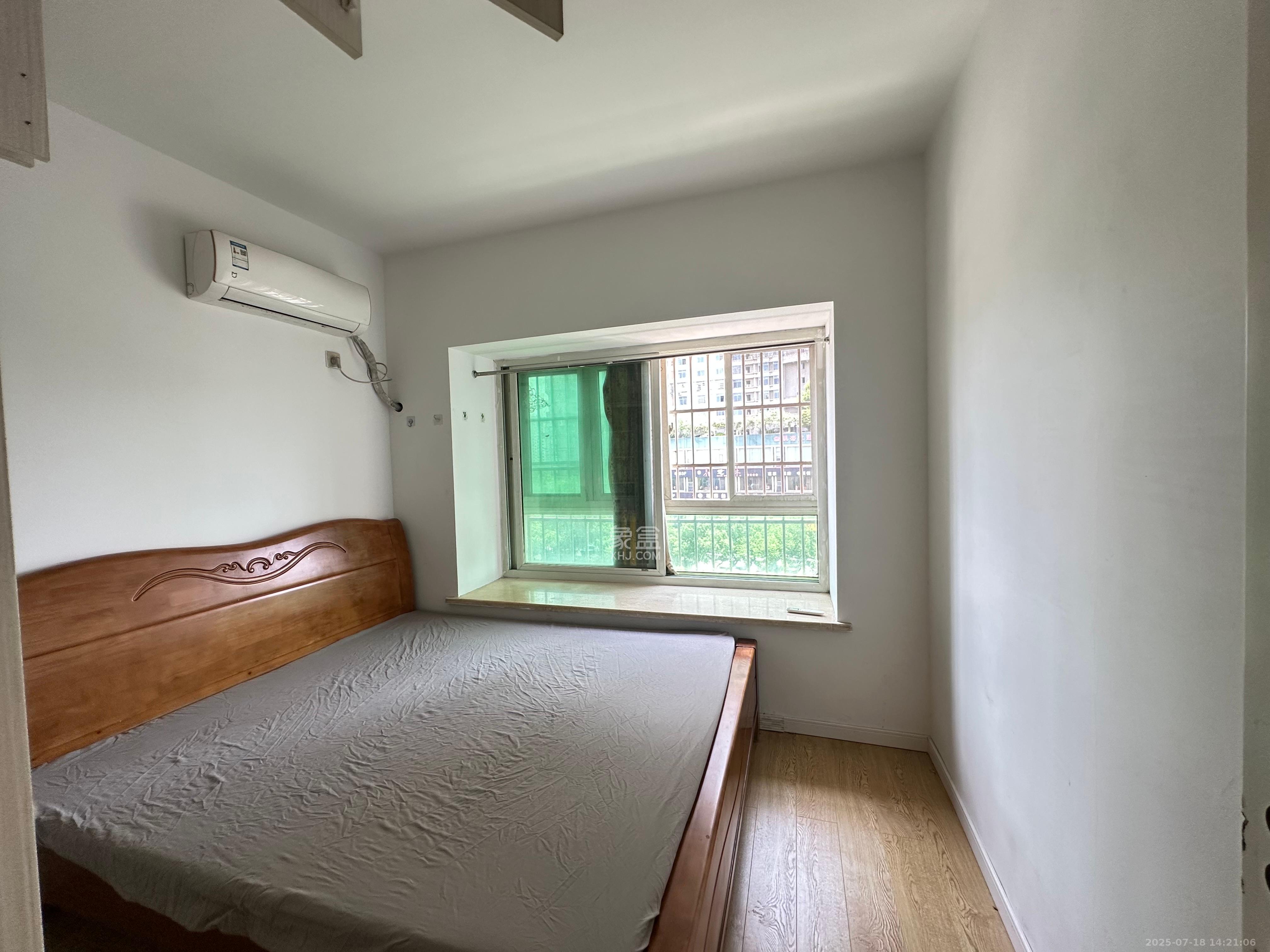 都市晨光  2室1厅1卫    1800.0元/月 都市晨光  2室1厅1卫    1800.0元/月室内图1