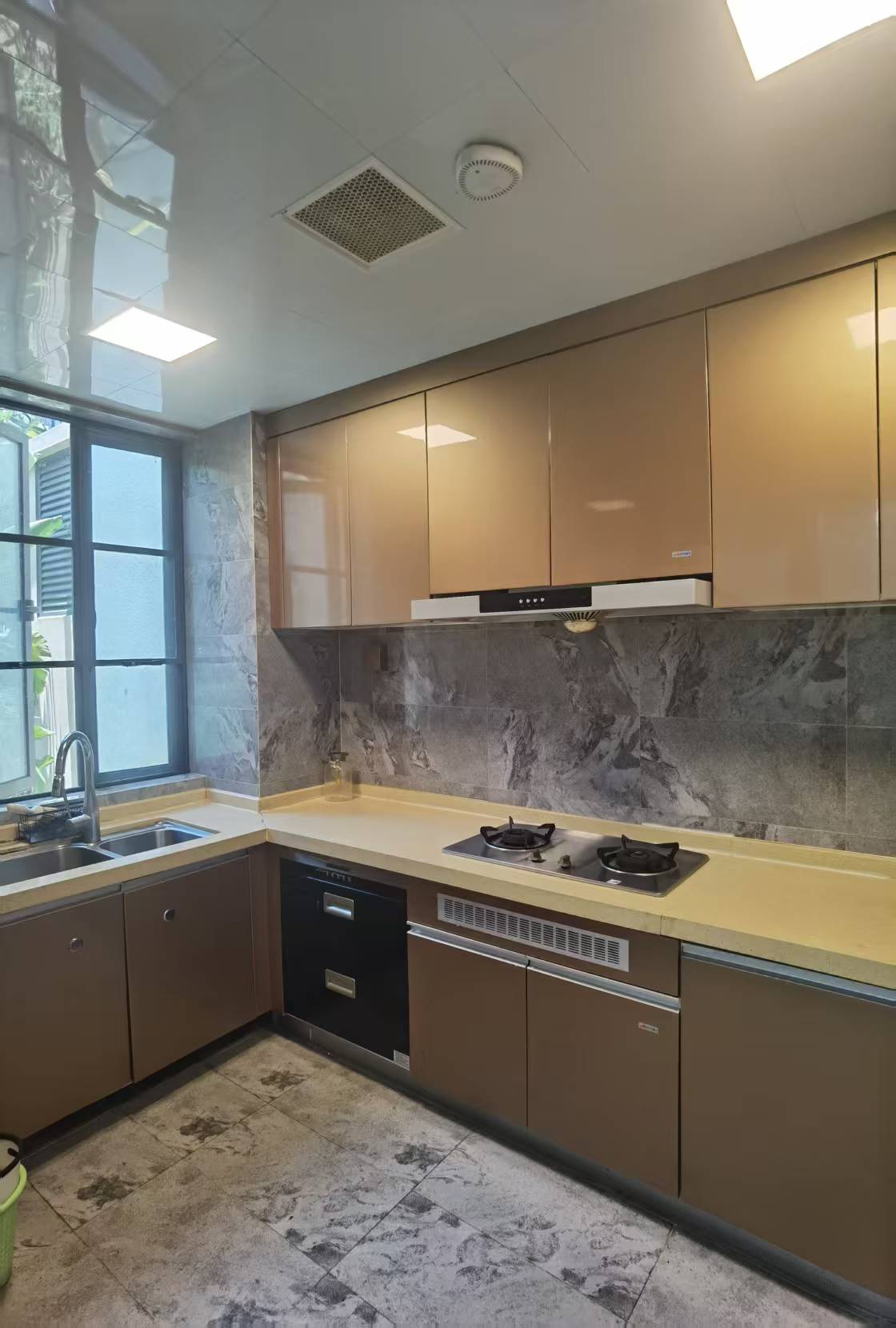 碧桂园剑桥郡  3室2厅2卫    3500.0元/月 碧桂园剑桥郡  3室2厅2卫    3500.0元/月室内图