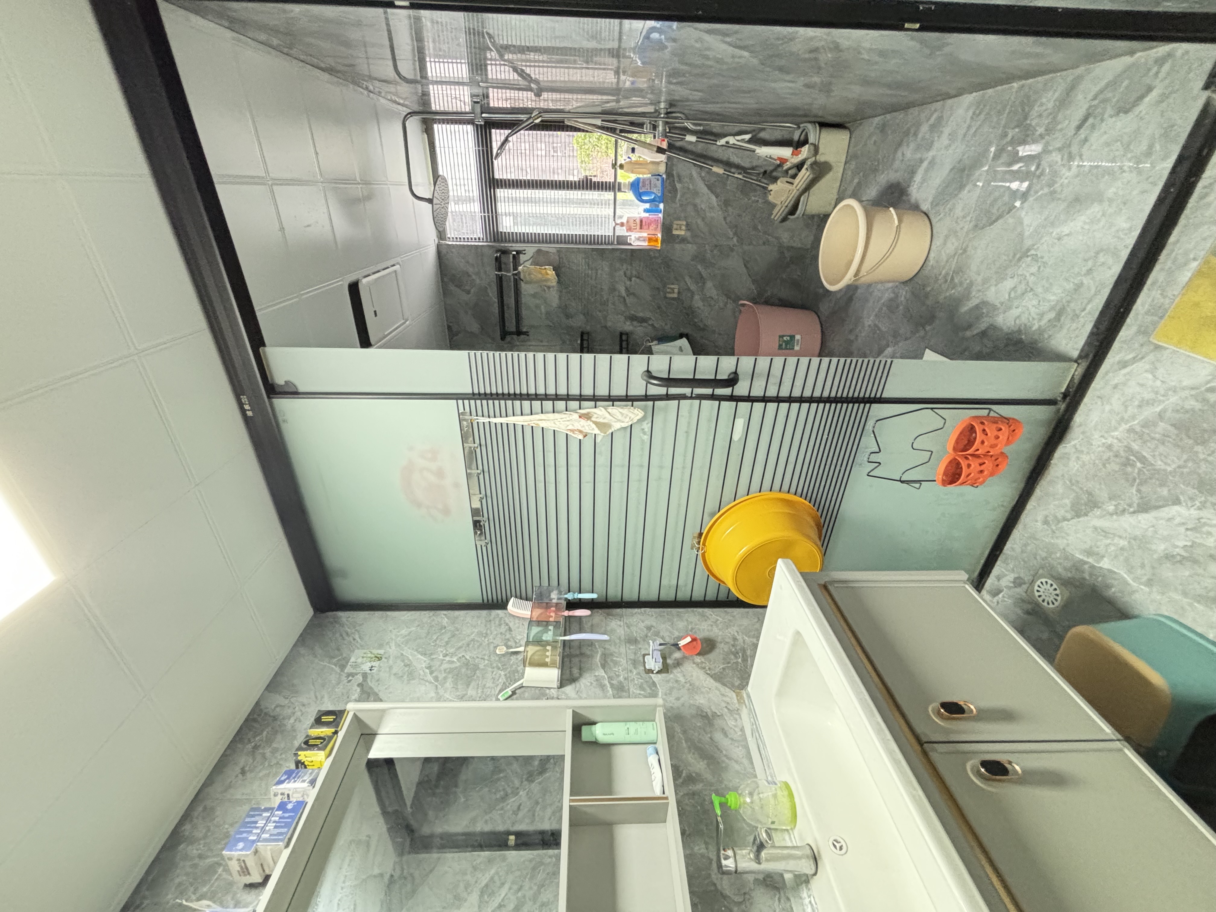 福悦名居  3室2厅2卫   72.00万客厅